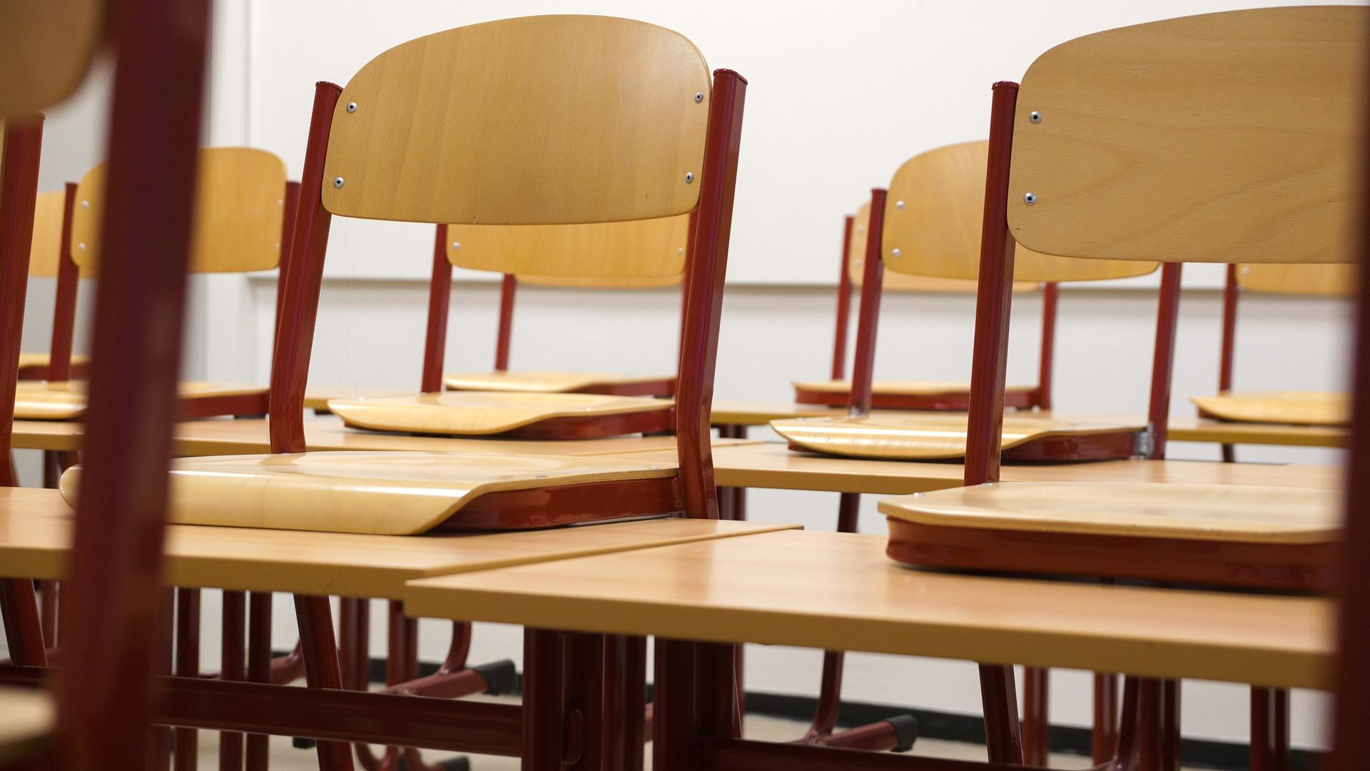 Is it better to teach at the student's home or the tutor's home?