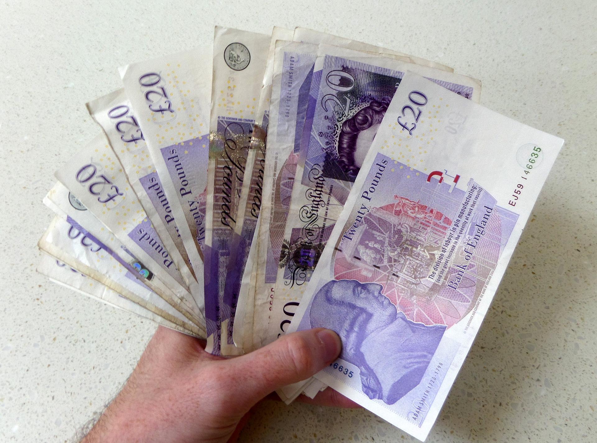 Calculating your earnings from Portuguese lessons involves many factors