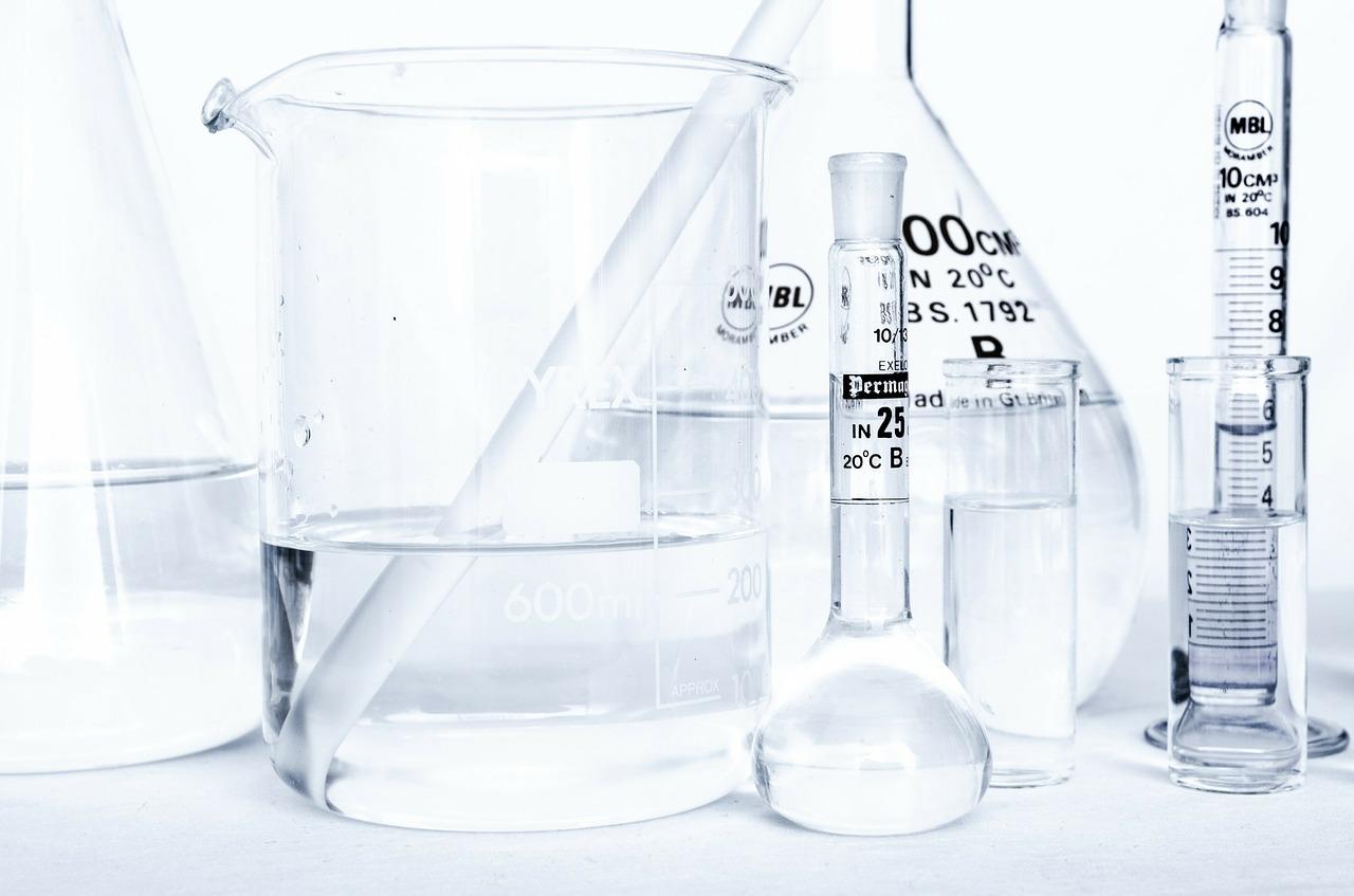 Fun chemistry experiments are one way to teach your child more about chemistry.