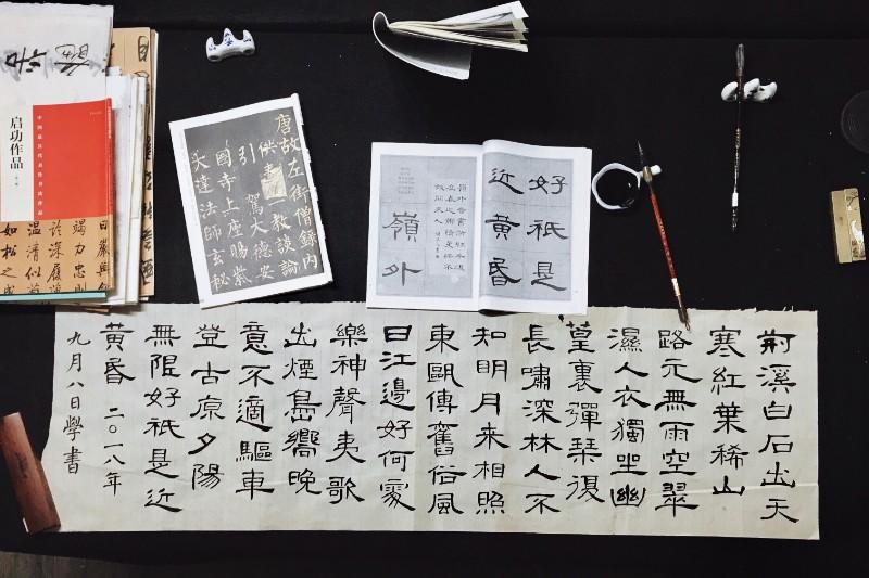 The tones in Mandarin Chinese clarify the meaning.