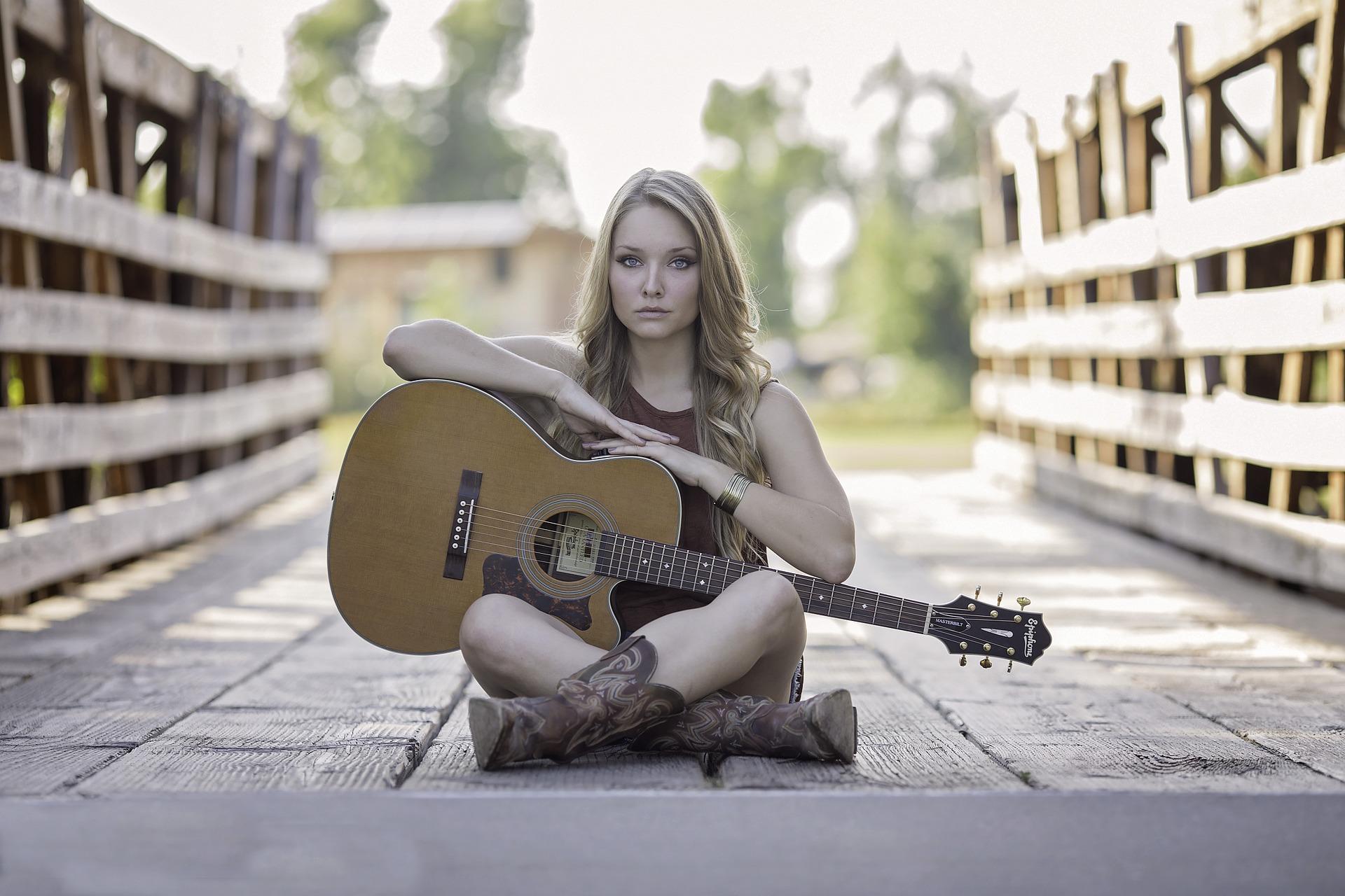 How do you play the guitar?