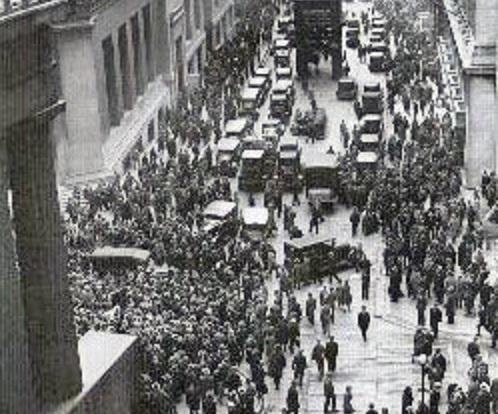 Fearing the worst, crowds mill outside the New York Stock Exchange