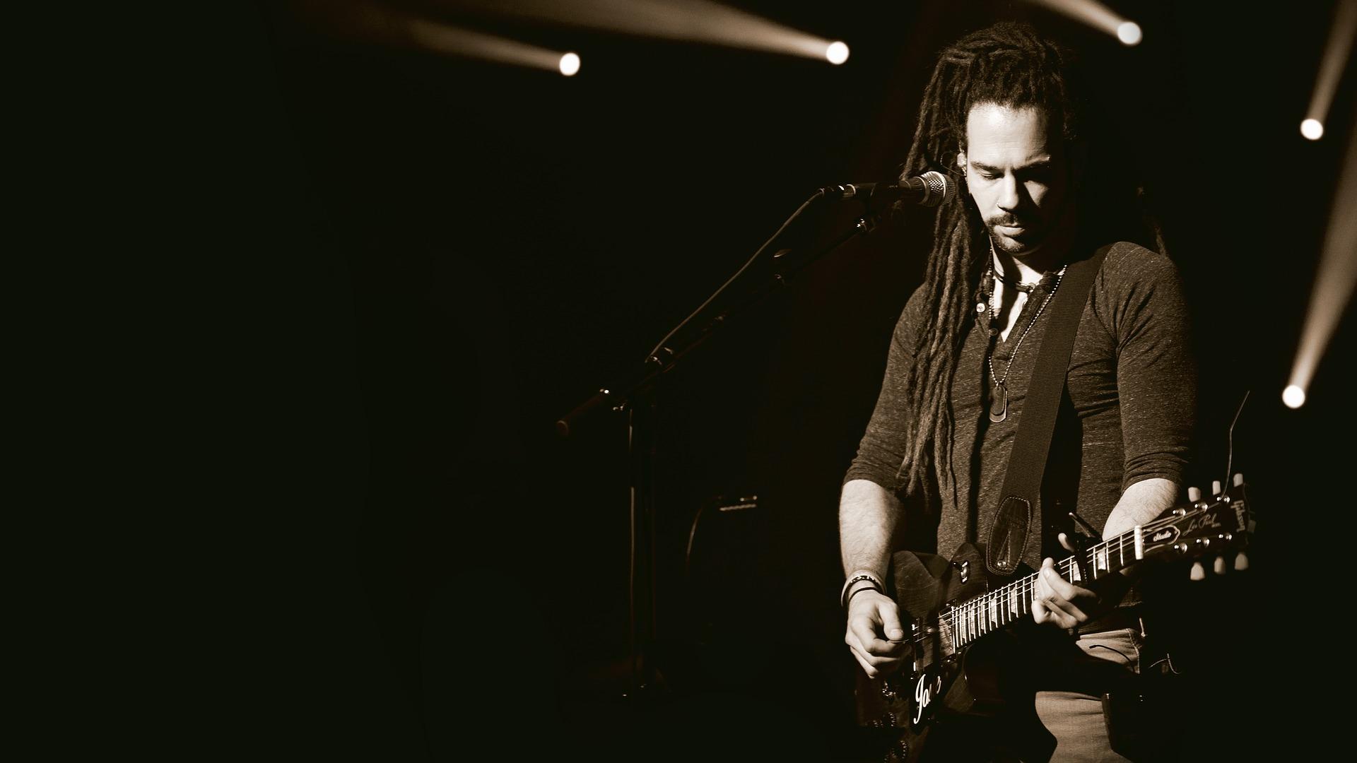 Which are the best ways to improve your guitar playing?