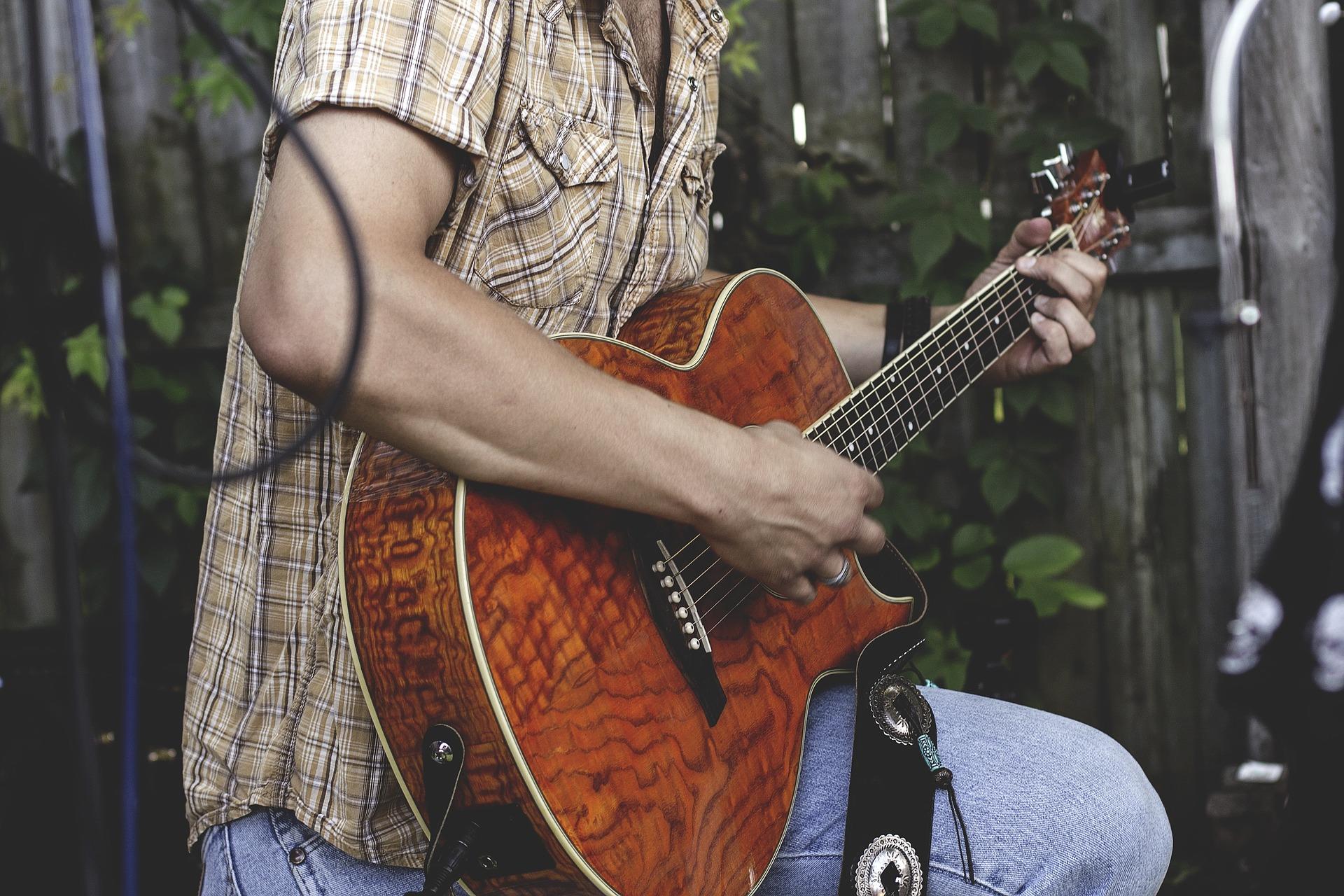 How long does it take to become an expert on the guitar?