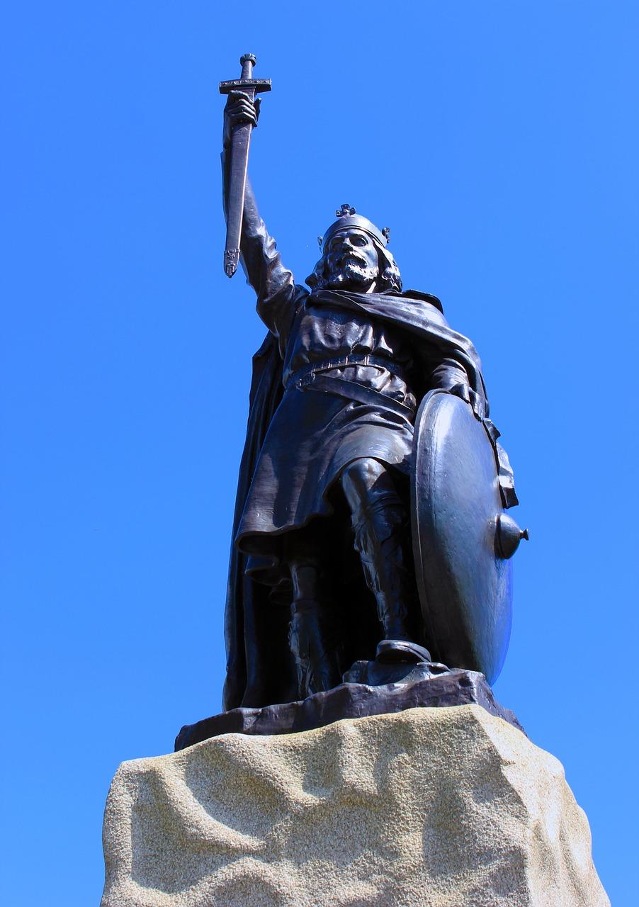 Statue of an English king from history.