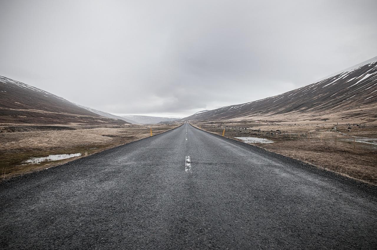 A photo of an open road. Russian language lessons can teach you basic phrases to use when travelling in Russia.