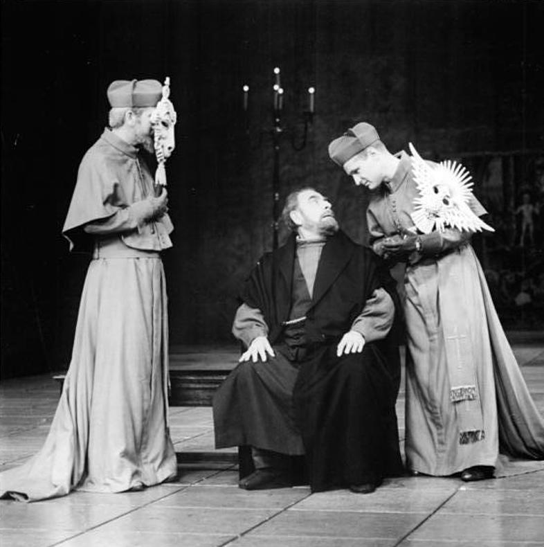 Life of Galileo Brecht Play