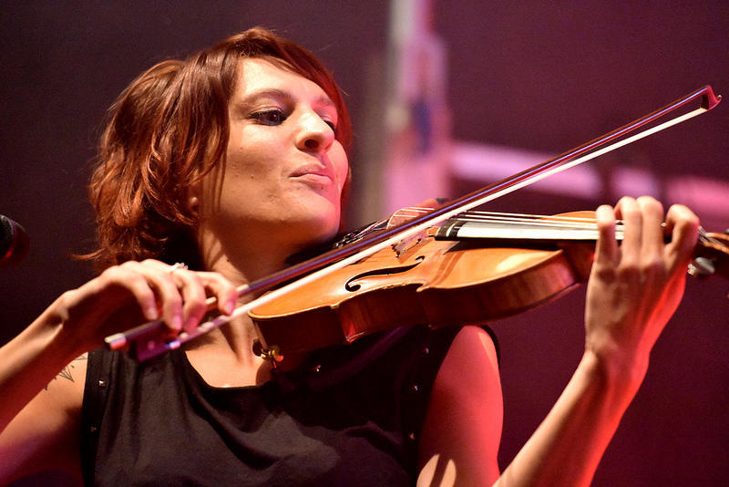 Posture, muscles and hand placement all play a part in getting the right violin technique.