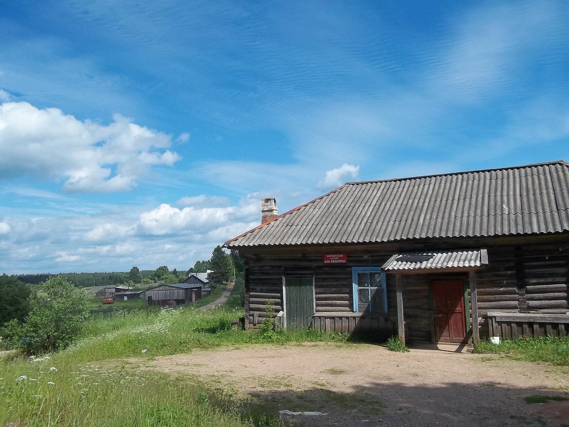 Where can you stay in the Russian countryside?