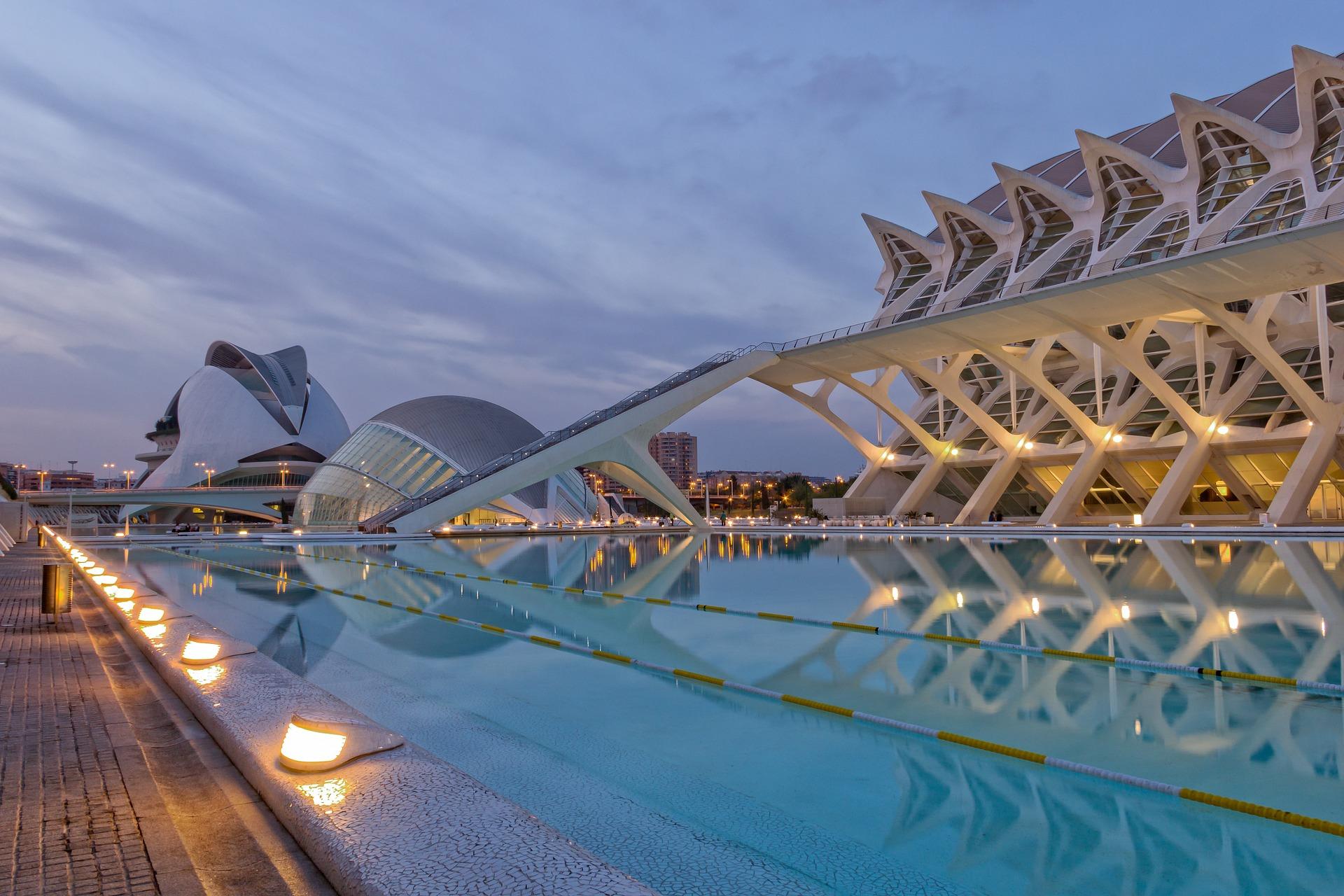 Which are the most beautiful buildings in Valencia?