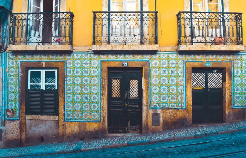 What to monuments and attractions can you find in Portugal