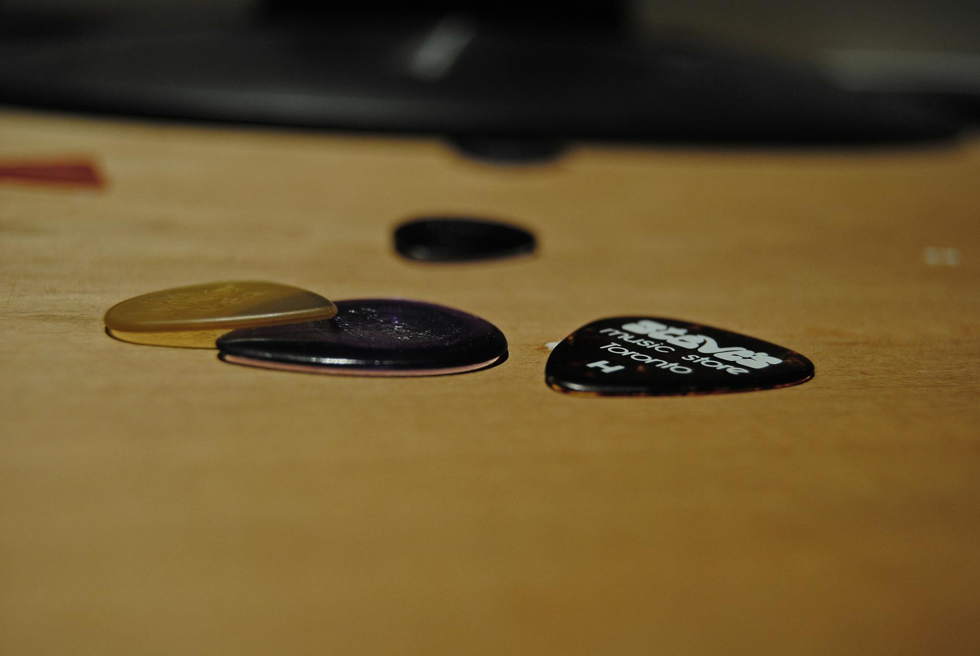 How thick are bass plectrums?