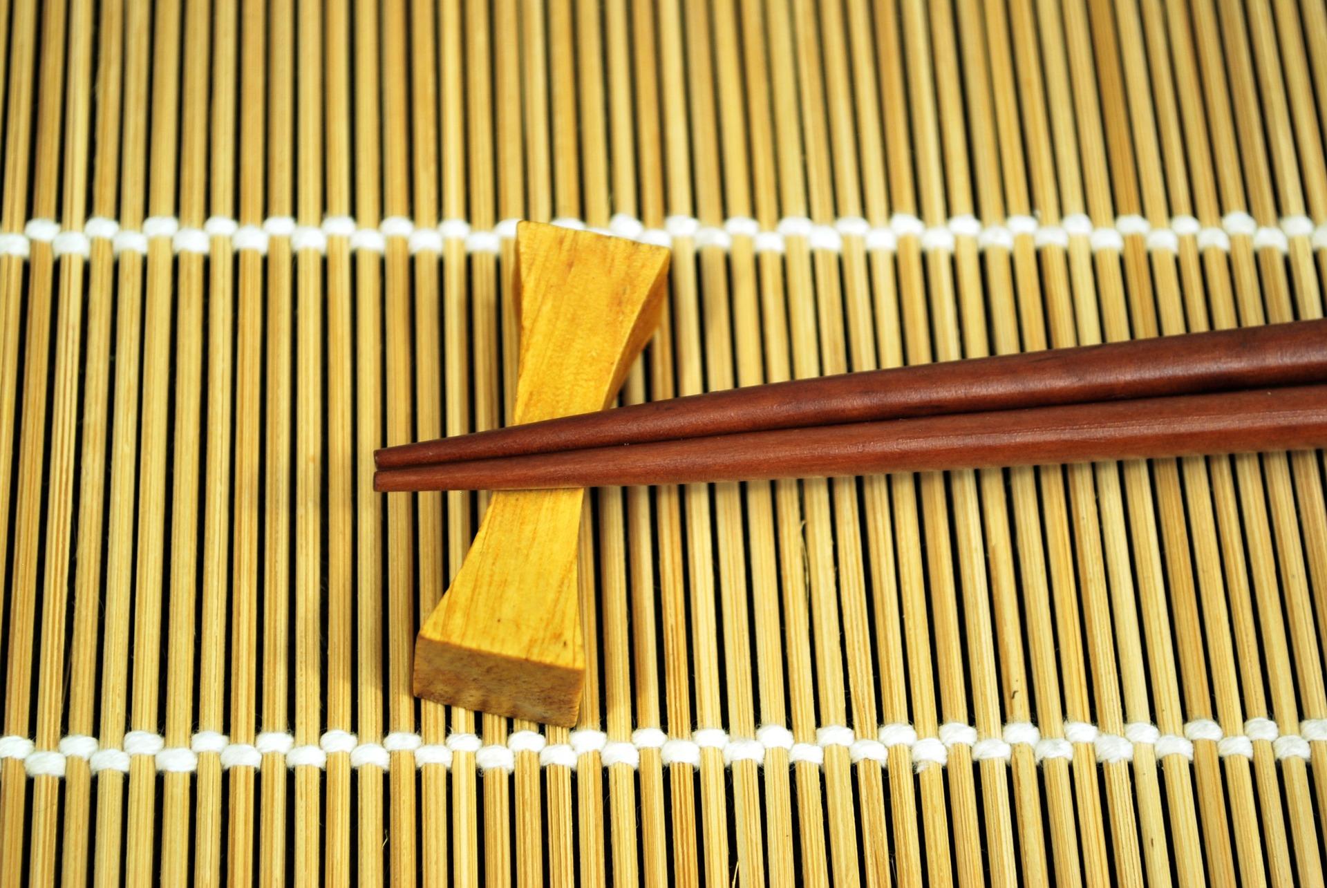 This bamboo mat can help you roll sushi correctly