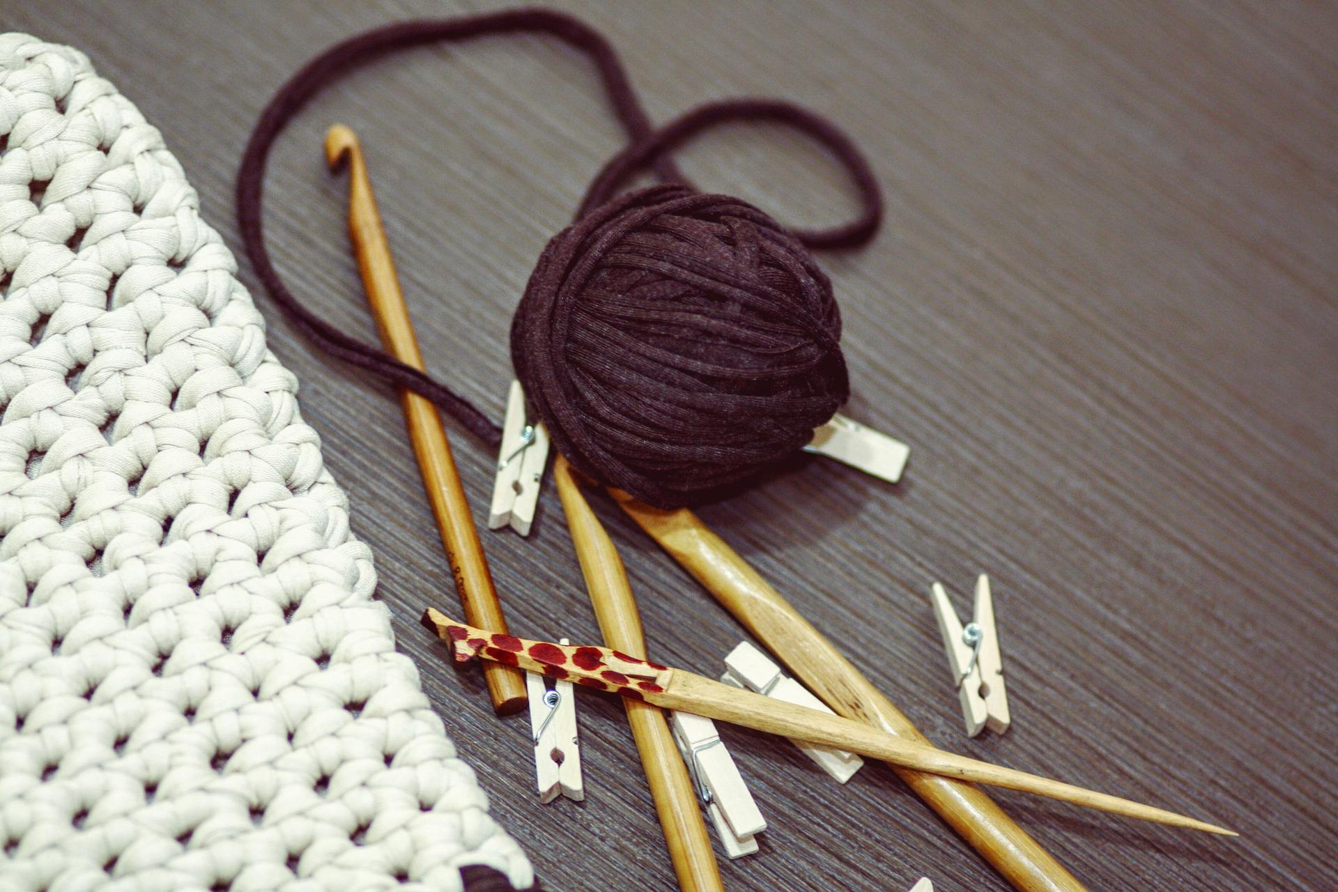 How do you crochet a tight knit?