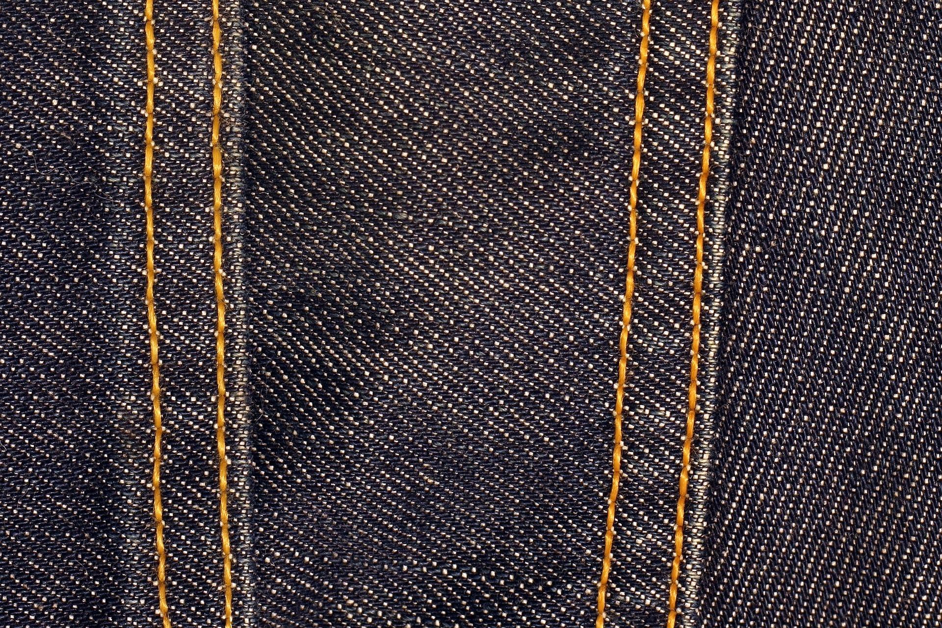 What are the advantages of a felled seam?