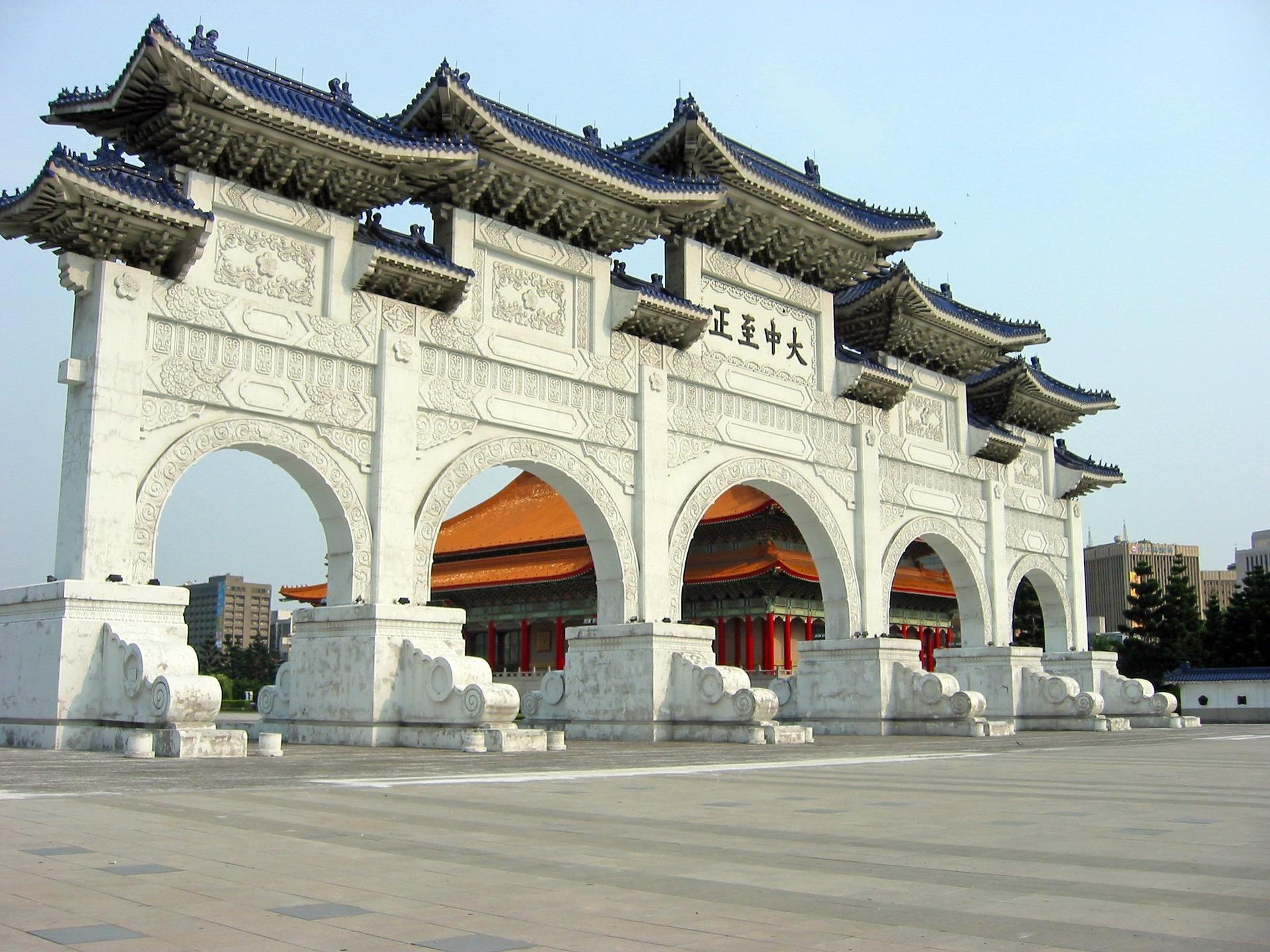 What are the most popular attractions in Taipei?
