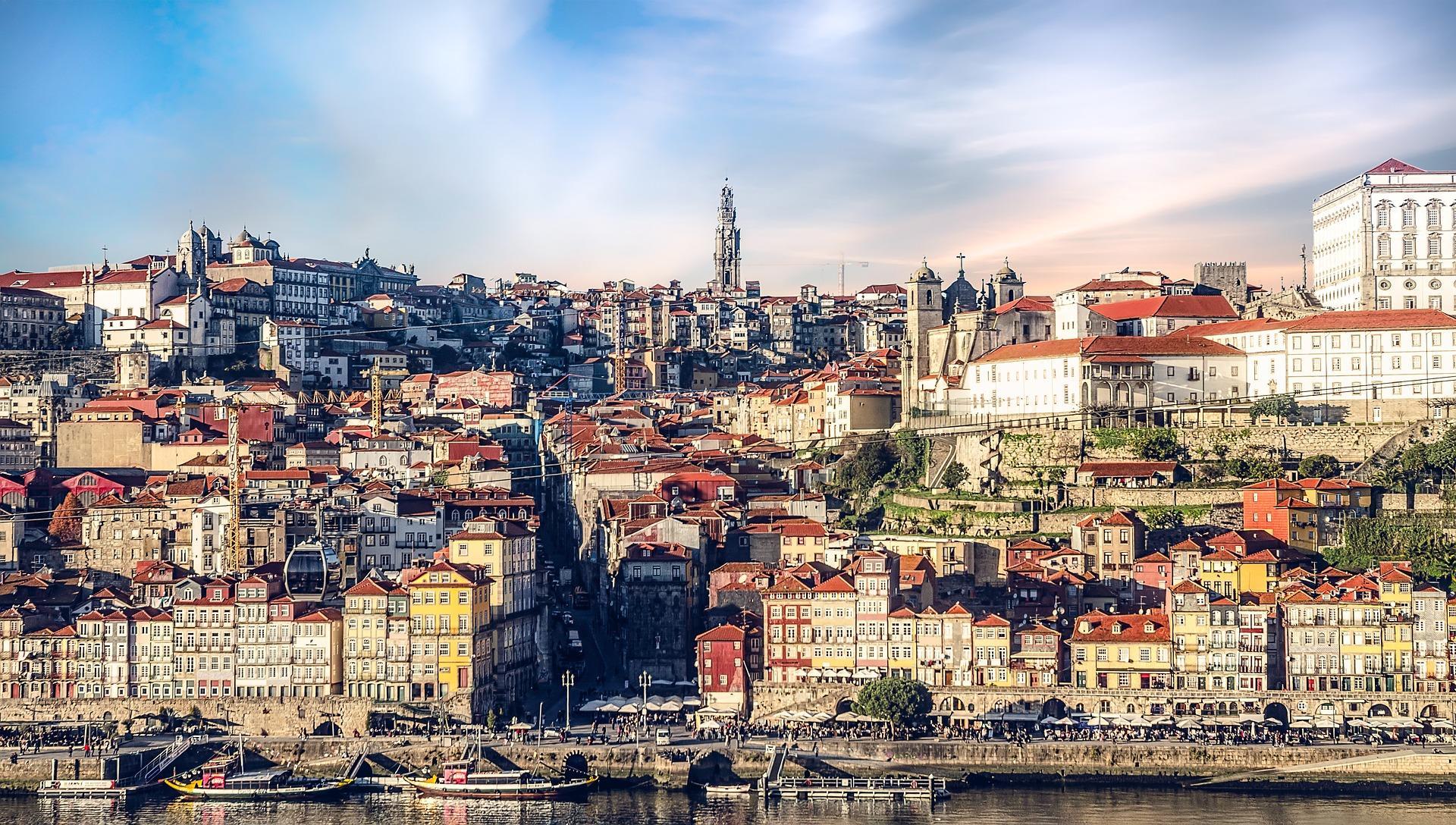 Which neighbourhoods should you visit in Porto?