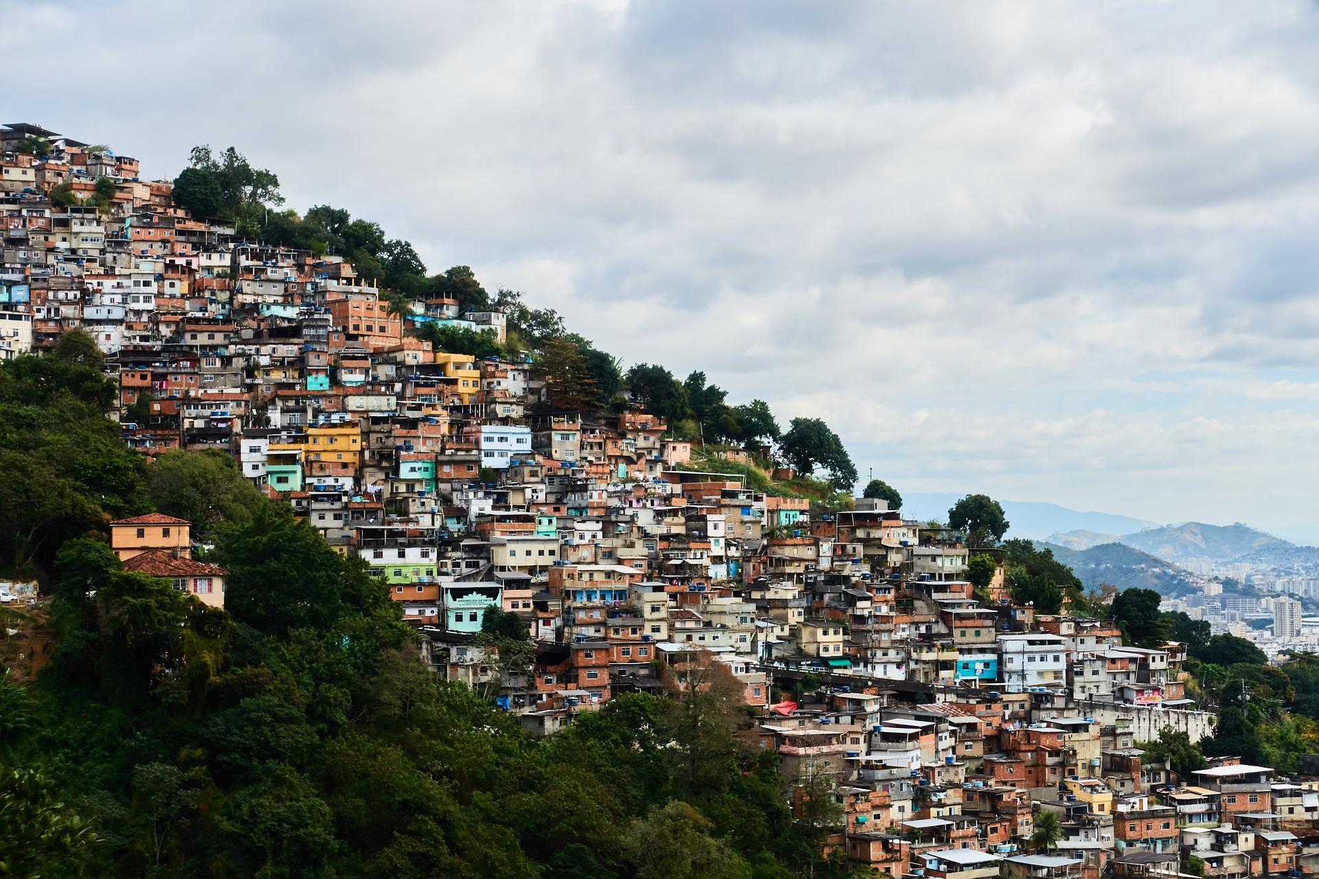 Where are the favelas in Rio?