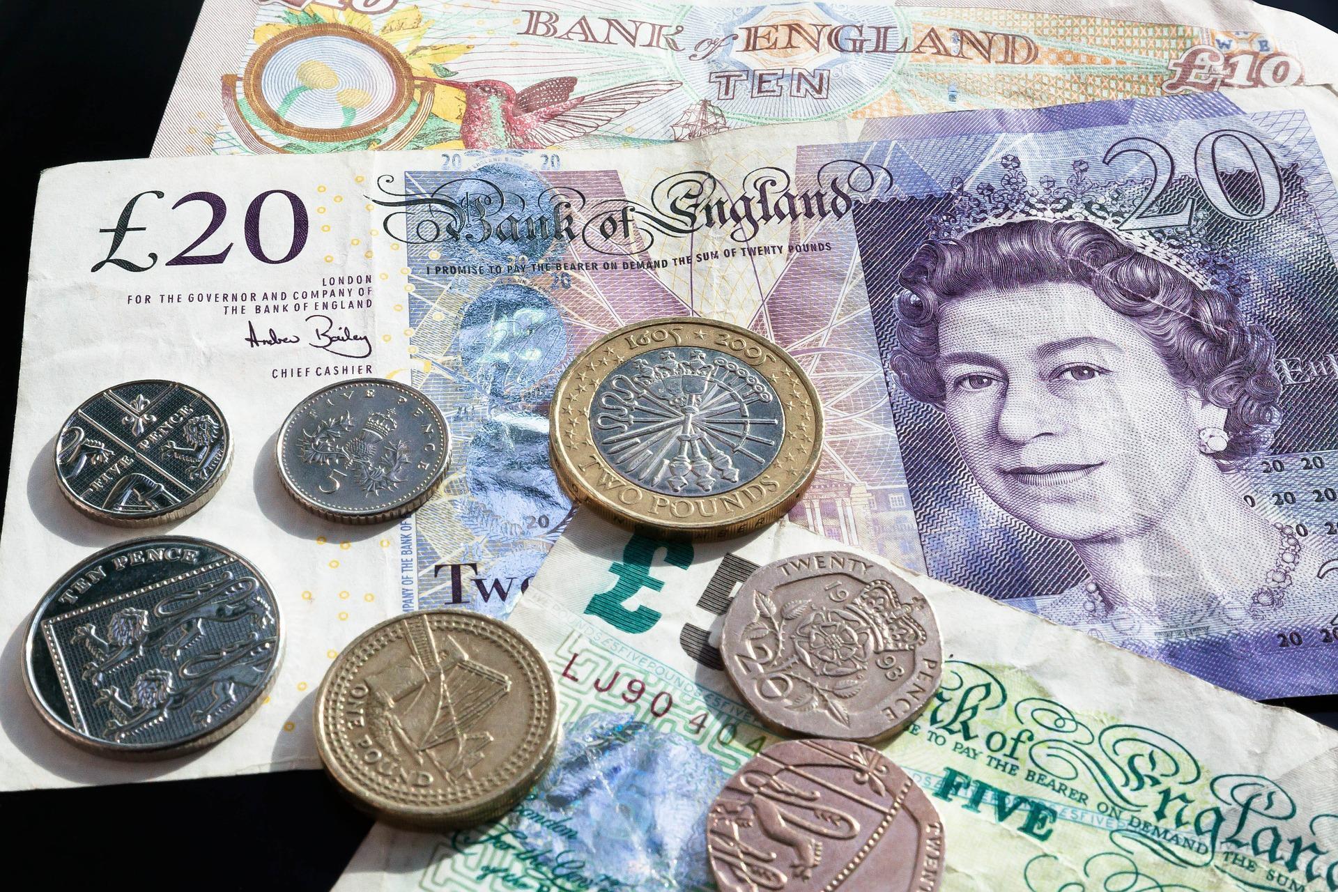 How much do Latin teachers earn?