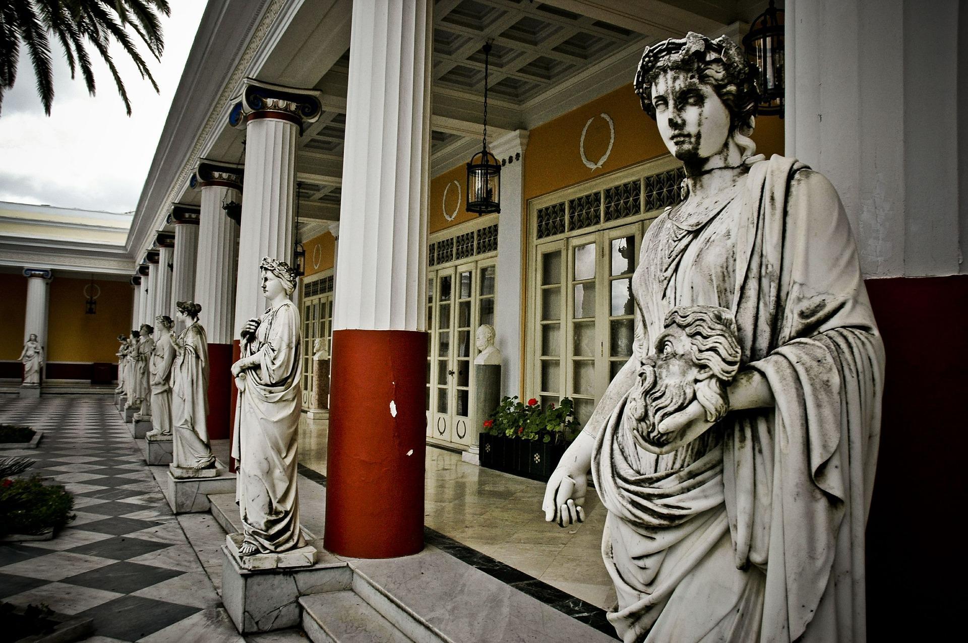 This period saw life-sized carvings of statues 