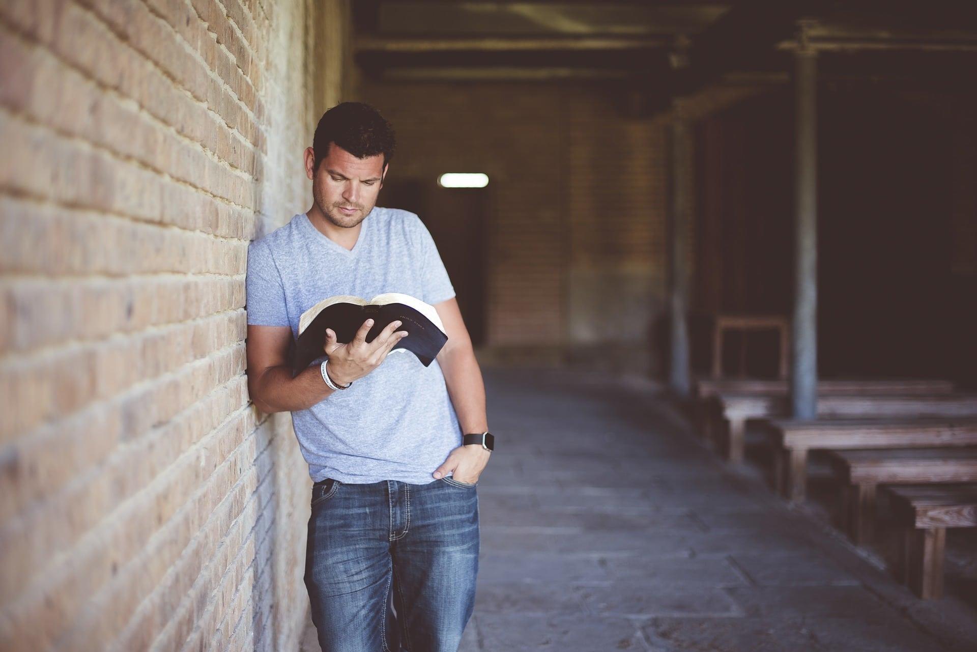 How do you become a private Latin tutor?