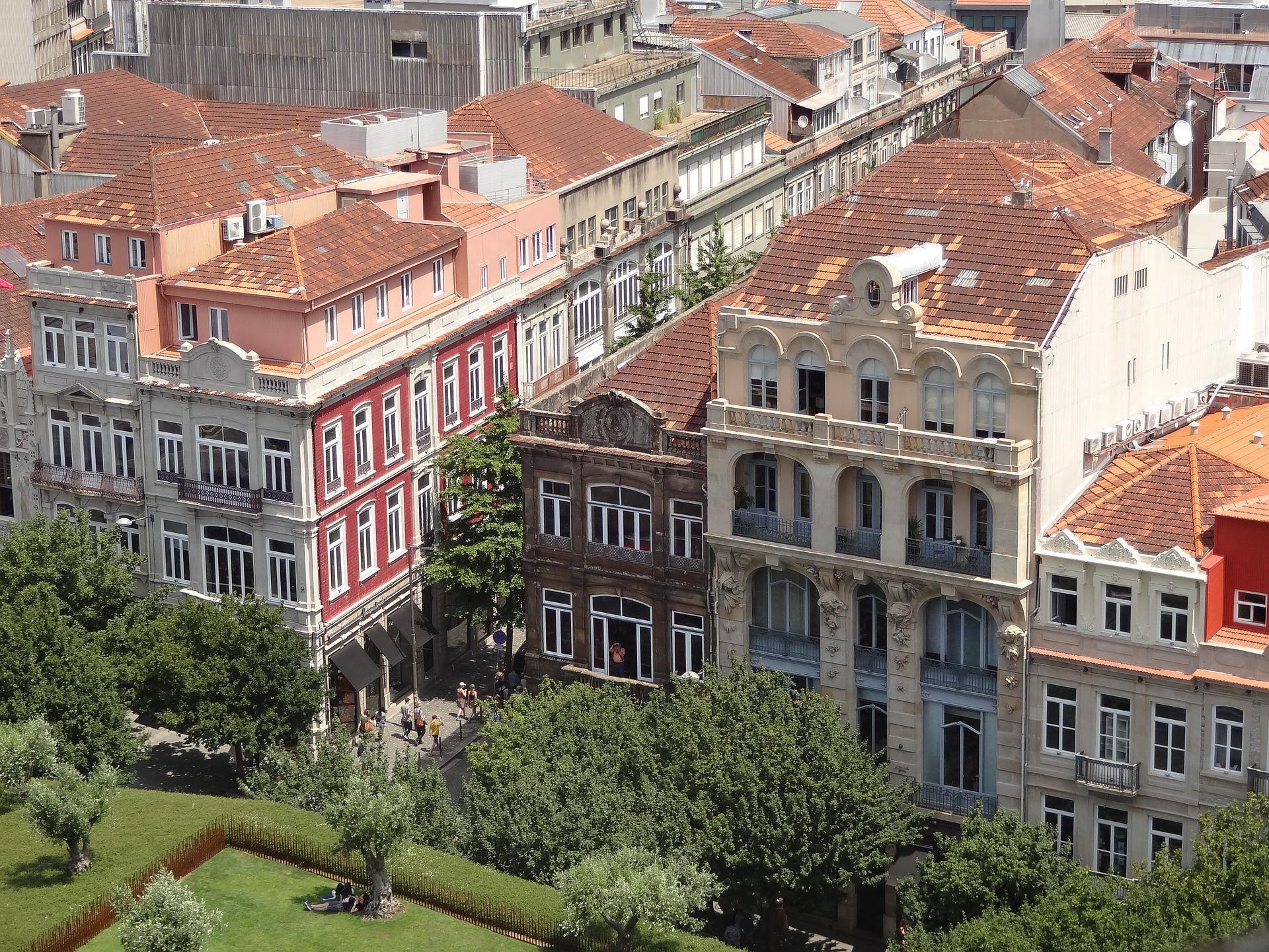 Which is the best time of year to visit Porto?