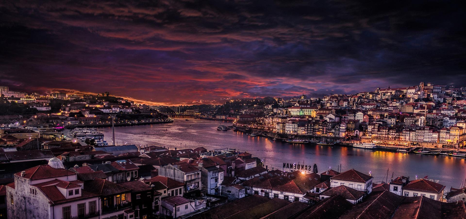 Where can you find accommodation in Porto?