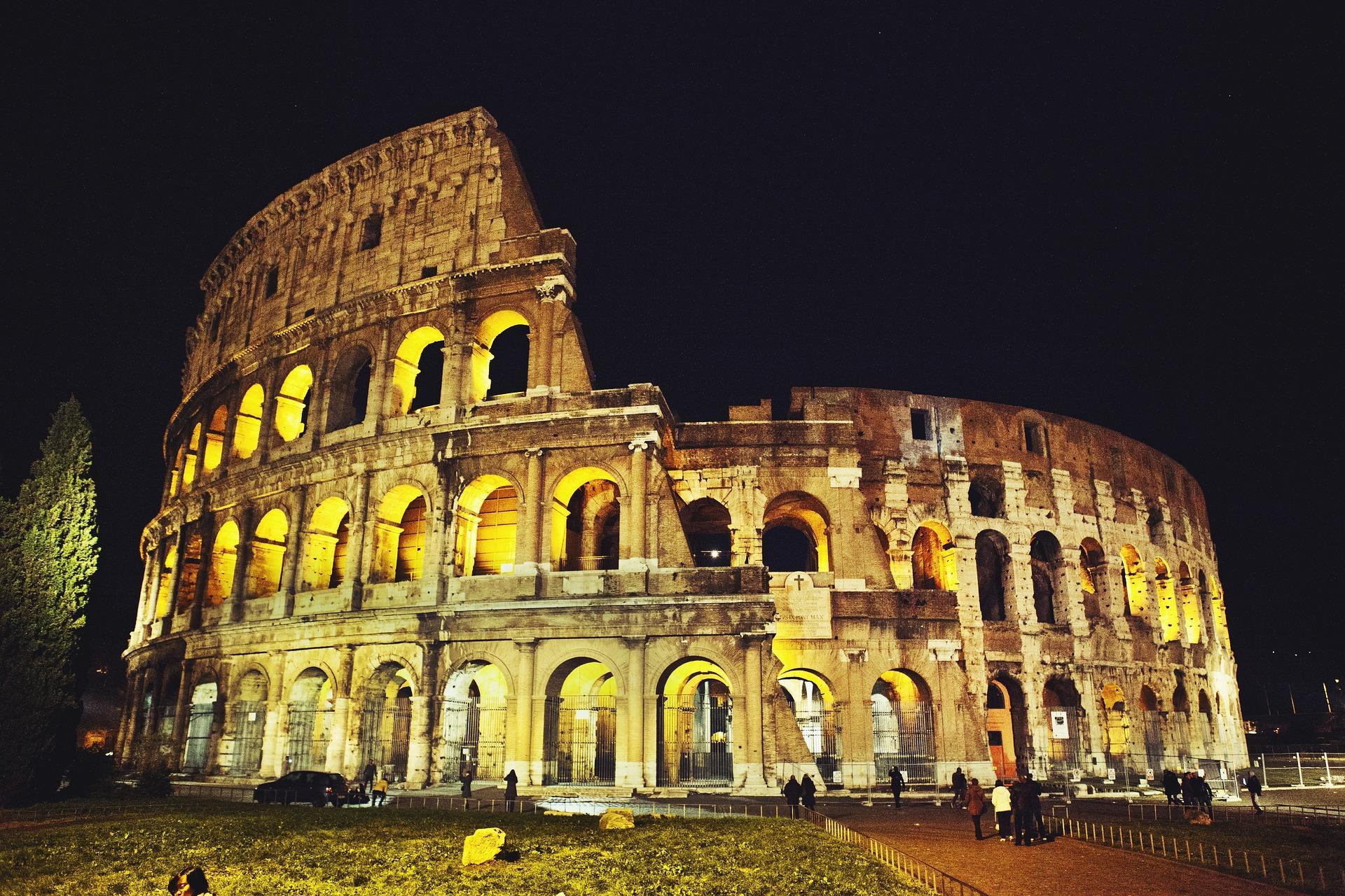 How much does it cost to visit the colosseum?