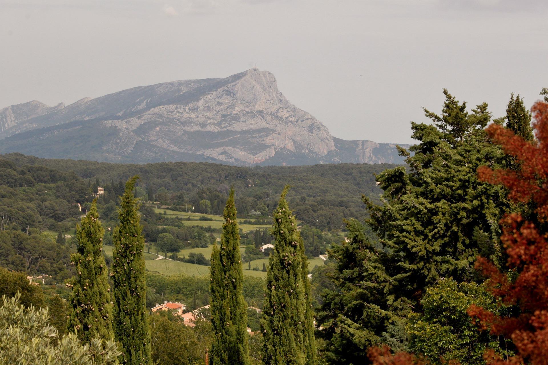 Mont st Victoire was often a theme for Cezanne