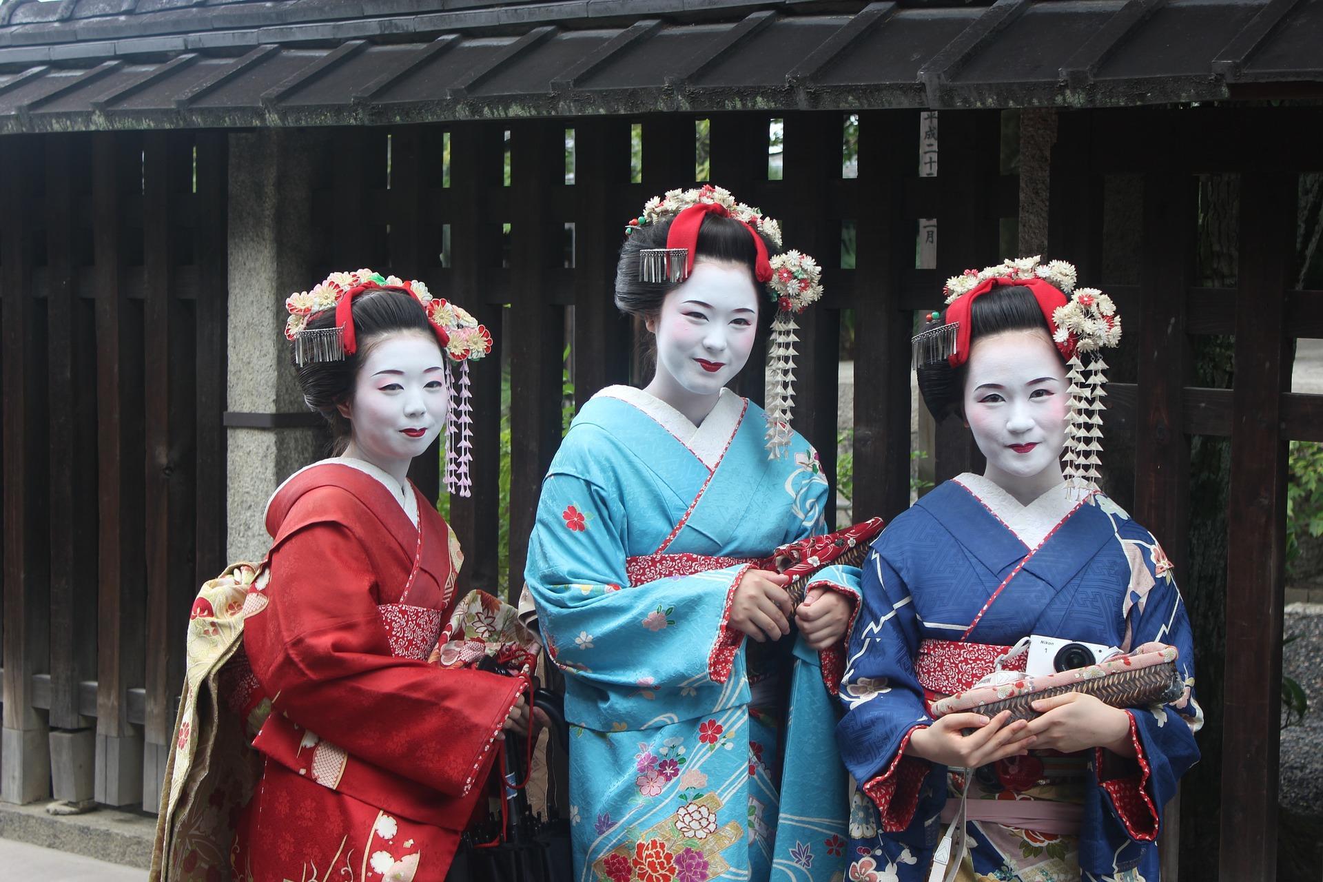 What are geishas?