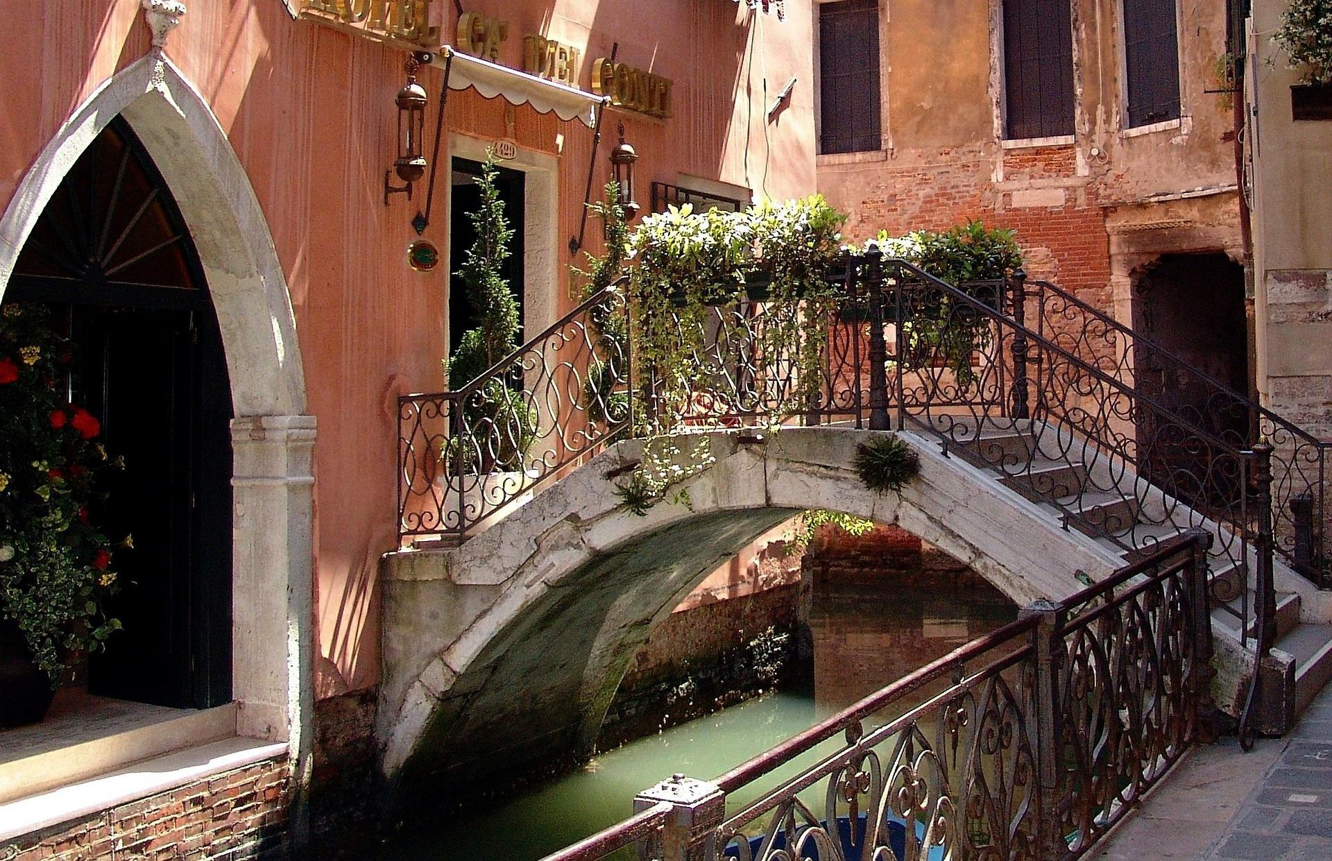 Is there Airbnb in Venice?