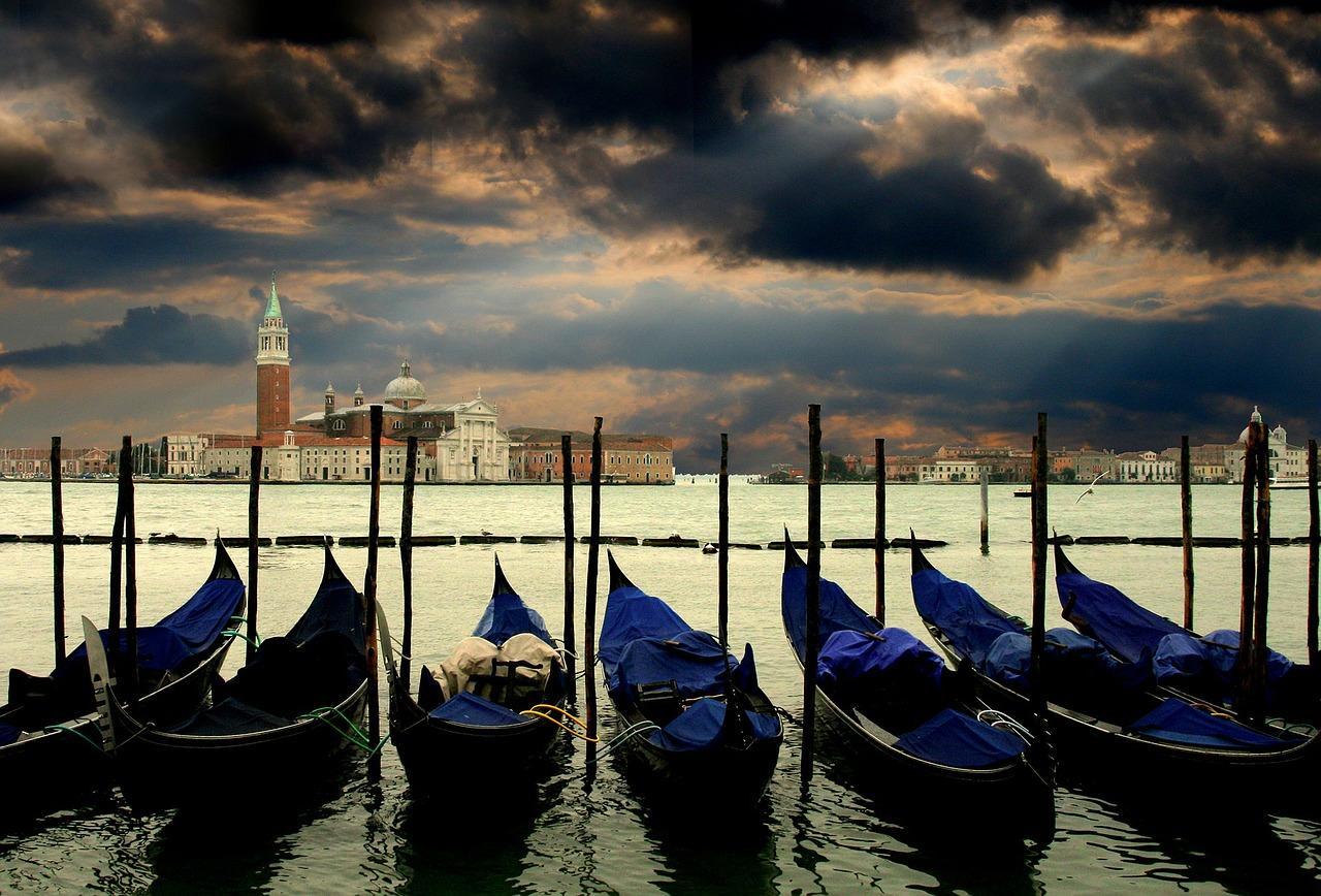 What are the different areas of Venice?