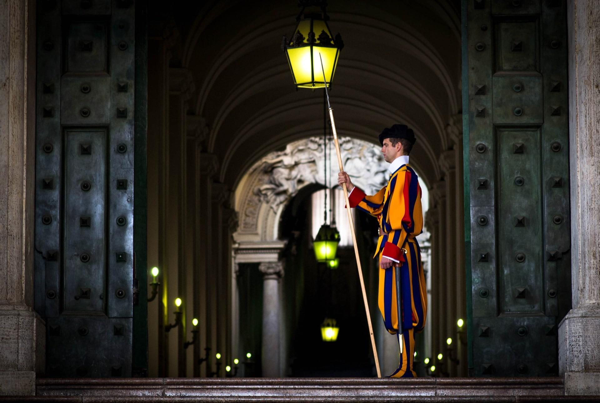 How do you get tickets for the Vatican?