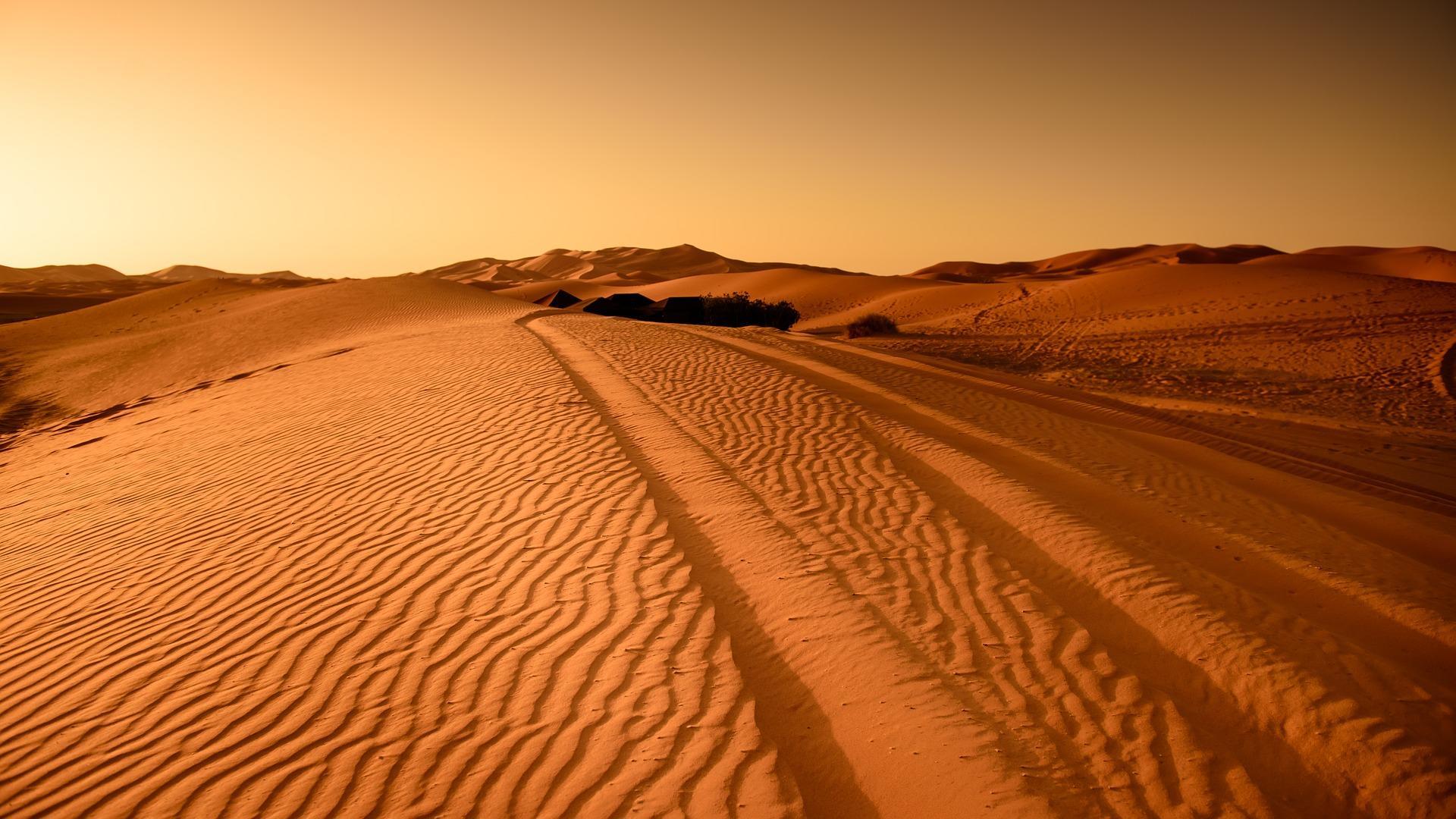 What are the local customs in Morocco?