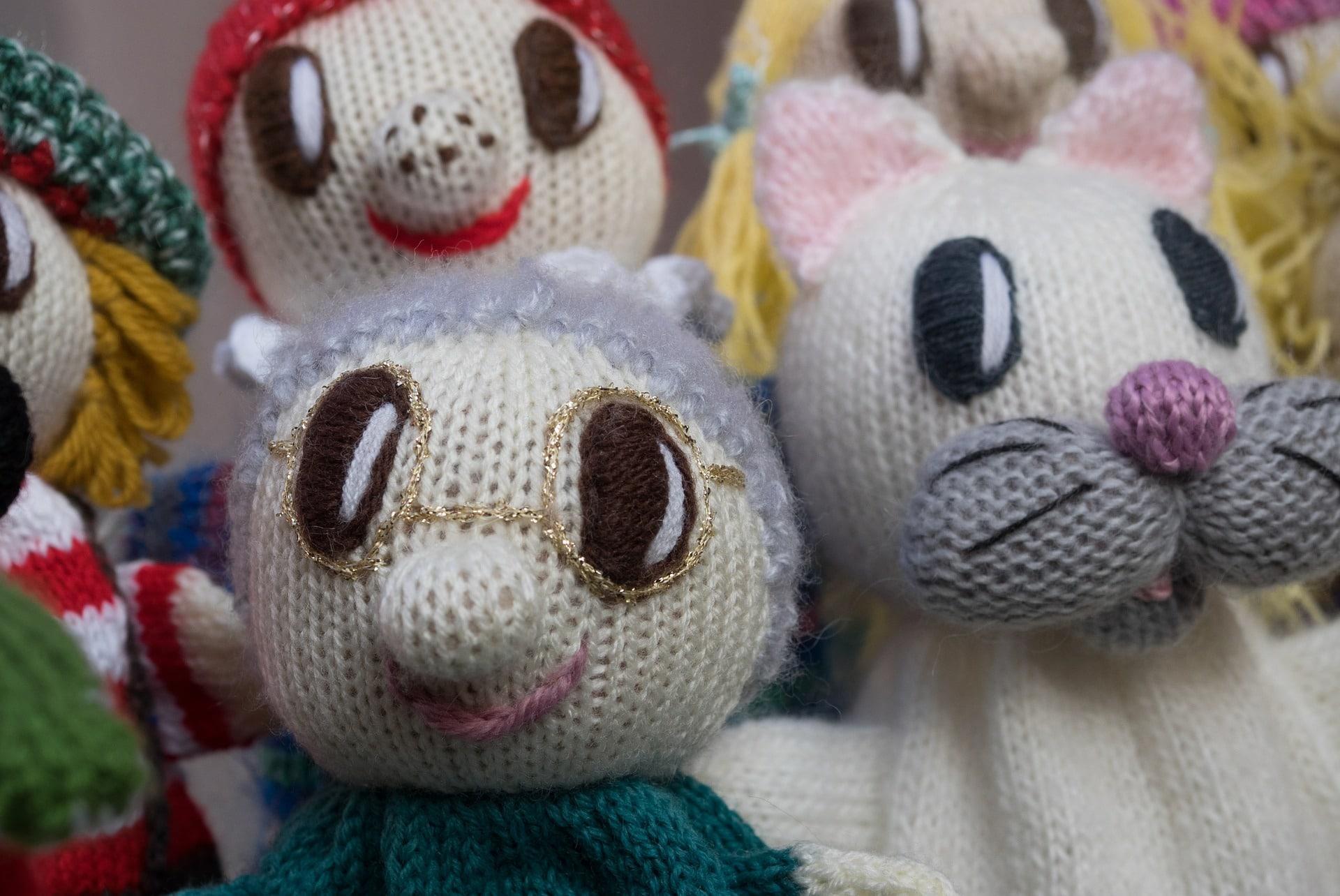 How do you embroider eyes?