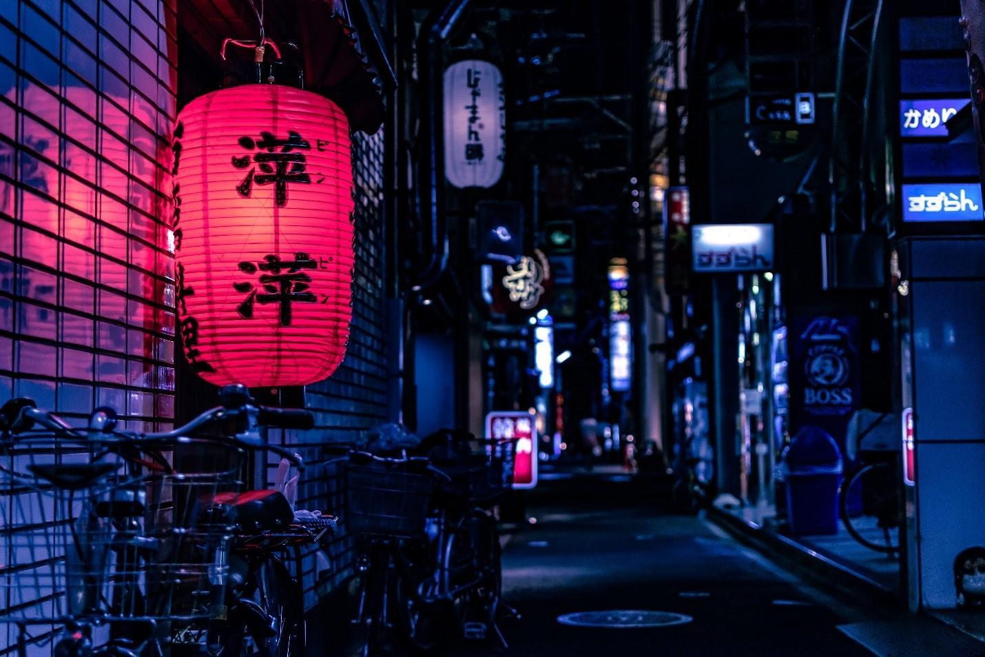 visit nishiki market at night