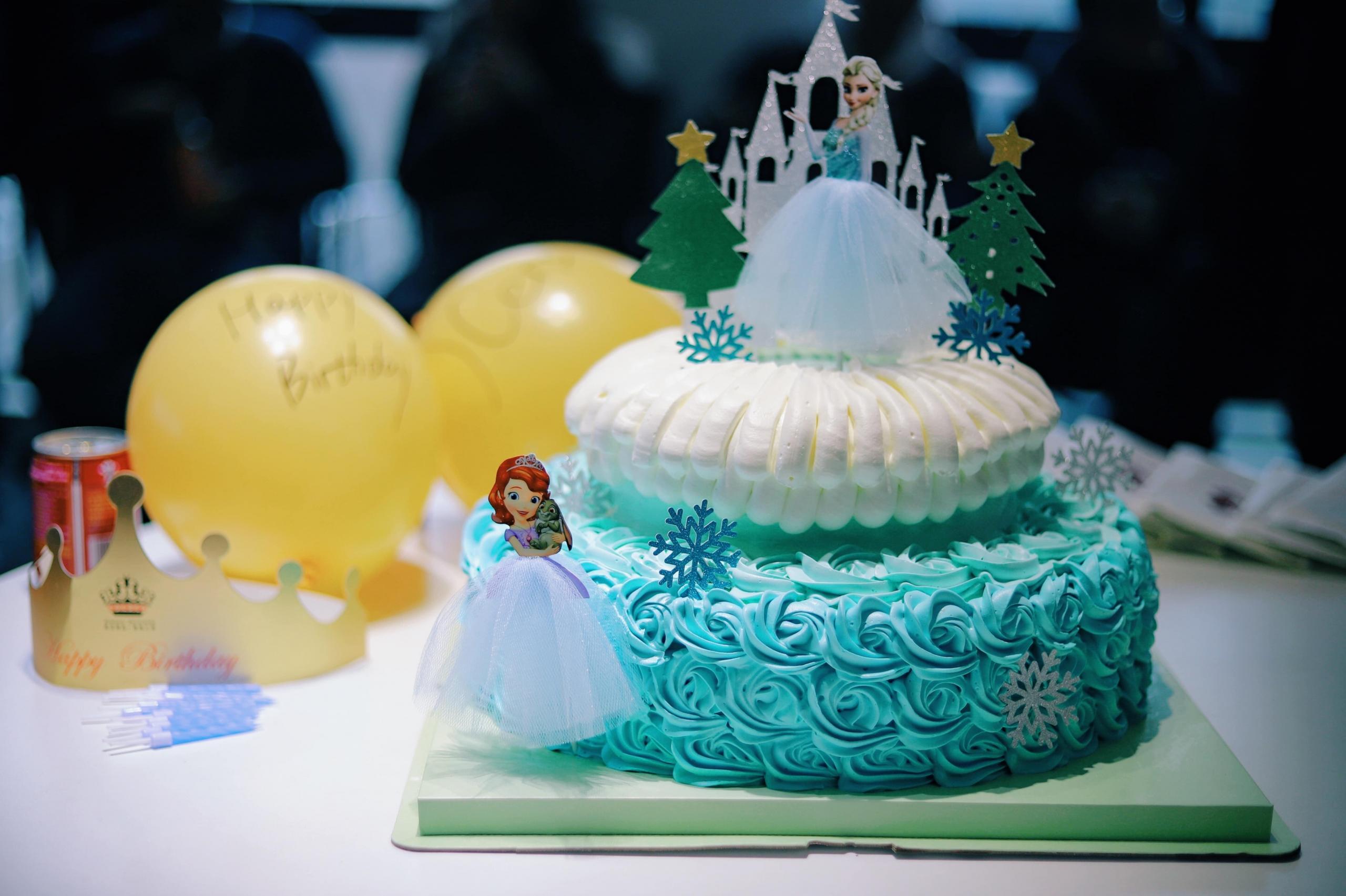 Anna and Elsa