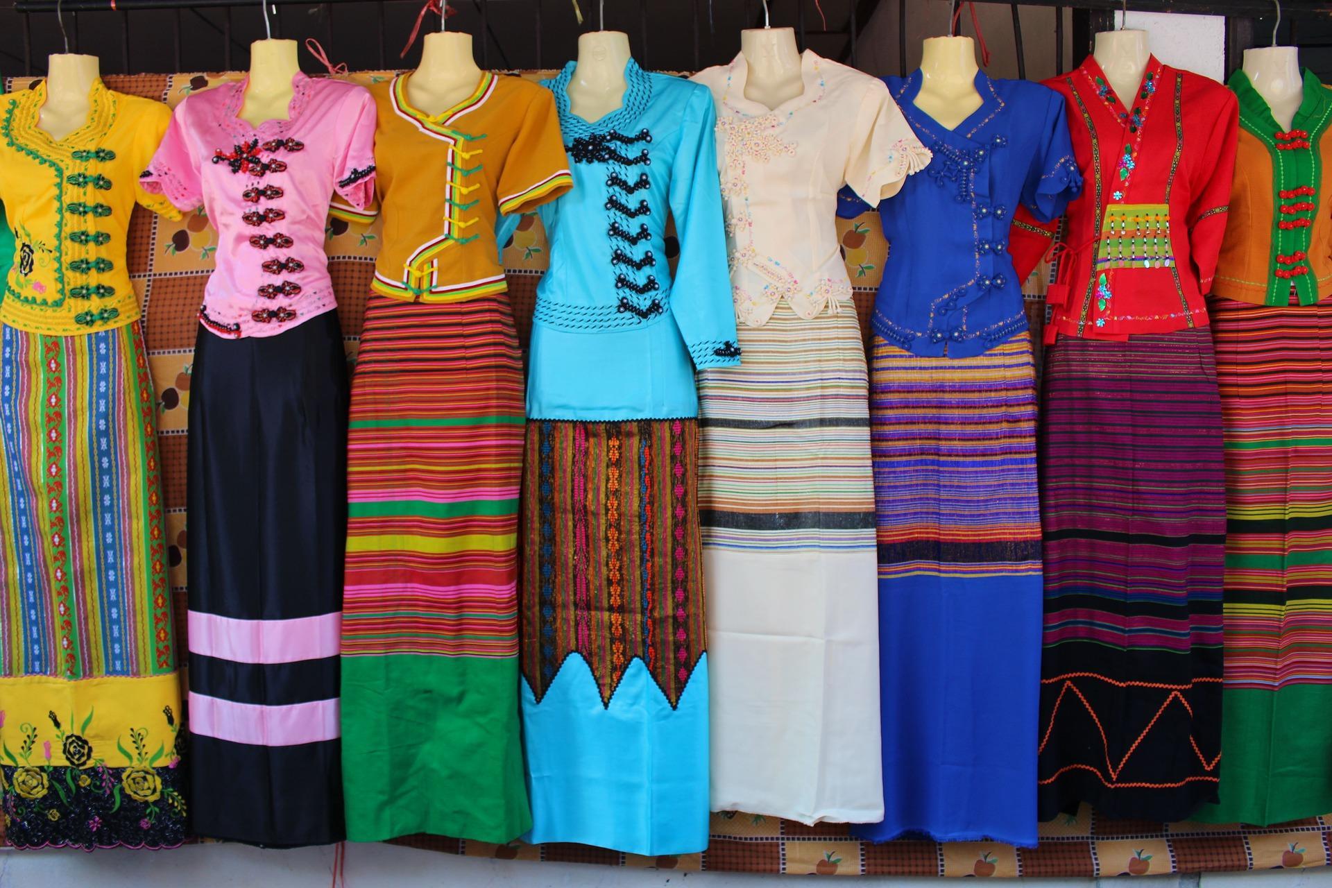 You need a maxi dress pattern to make these dresses