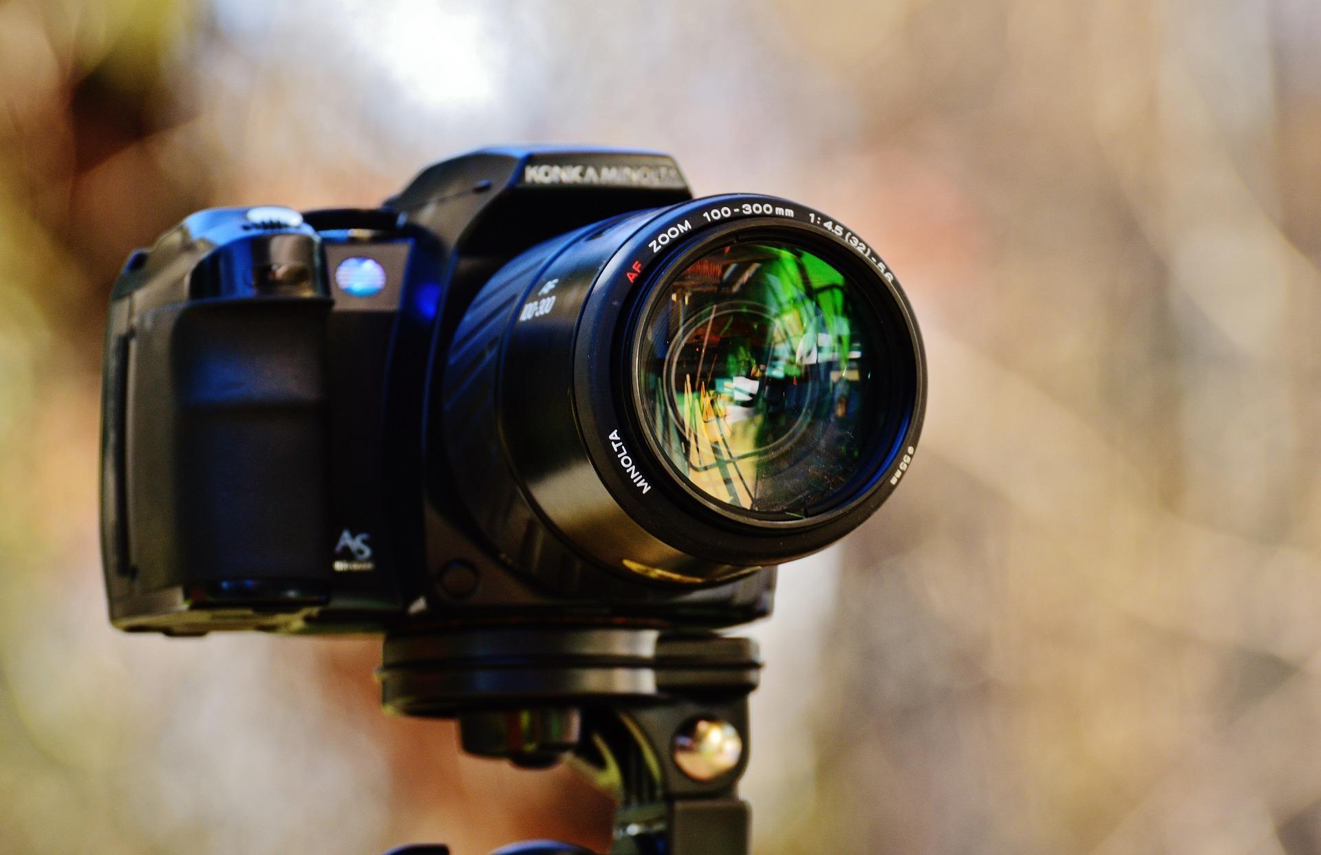 Should you get digital or analogue wedding photography?