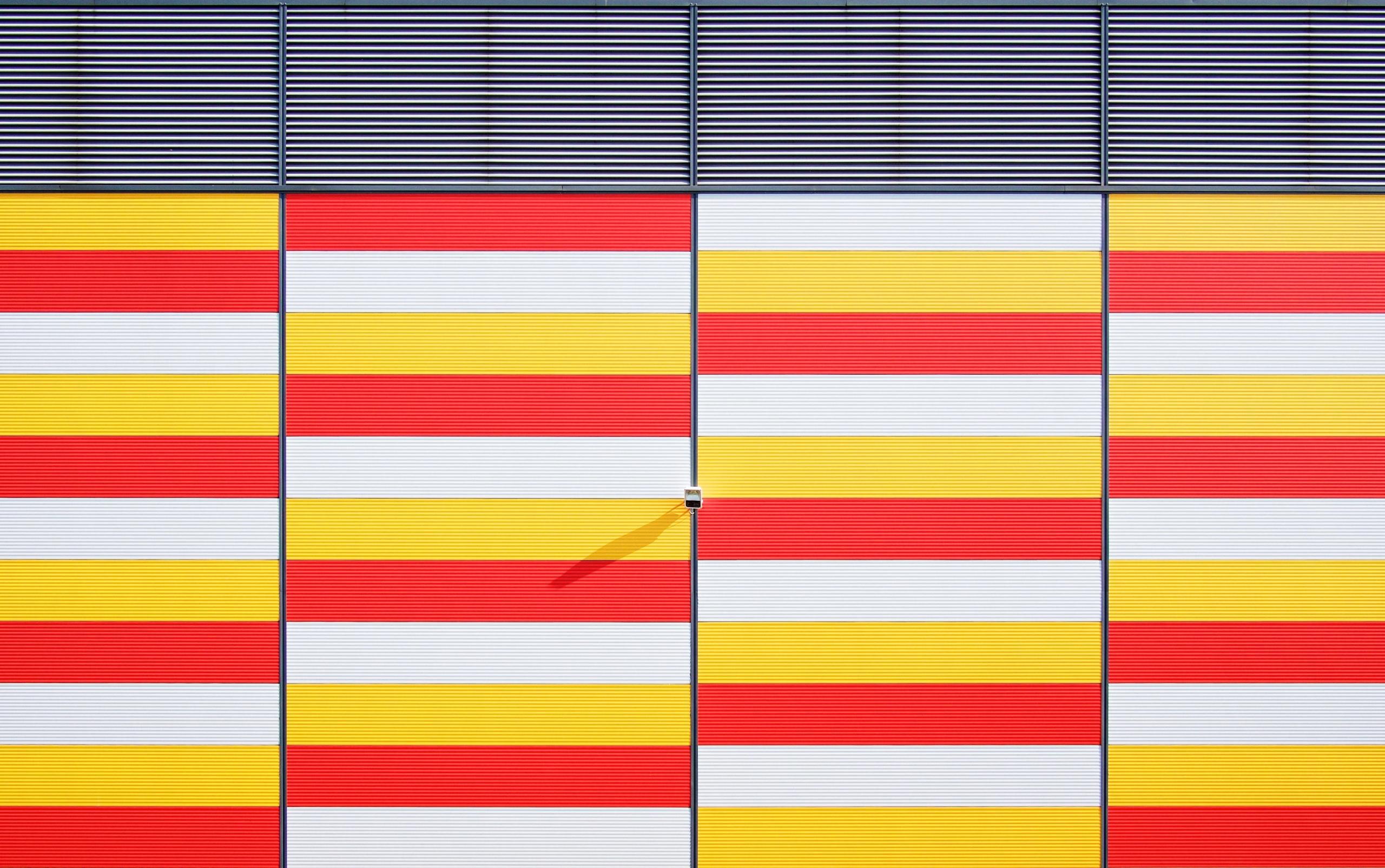 A colourful building demonstrating blocks of colour