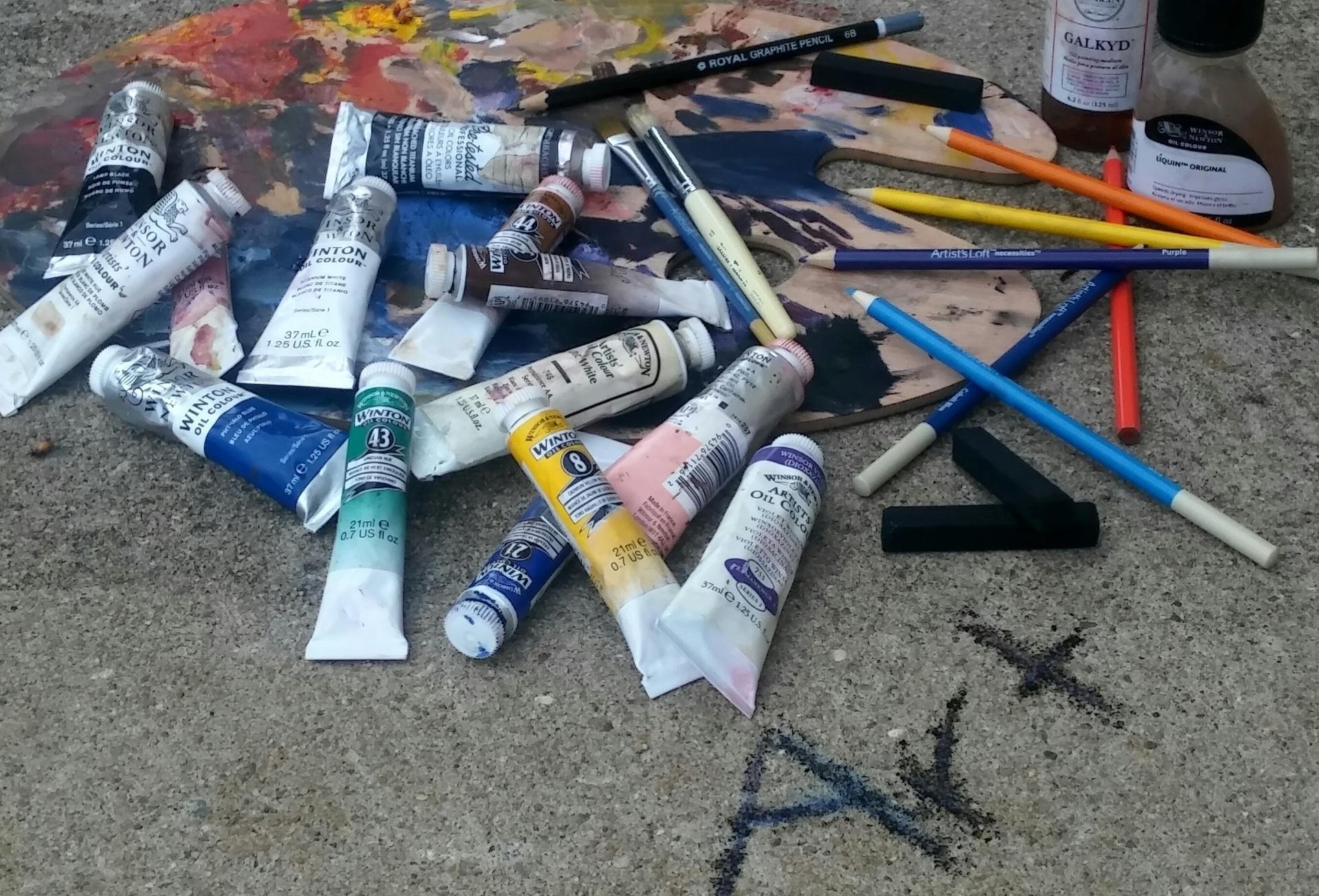 What do art teachers need to study?