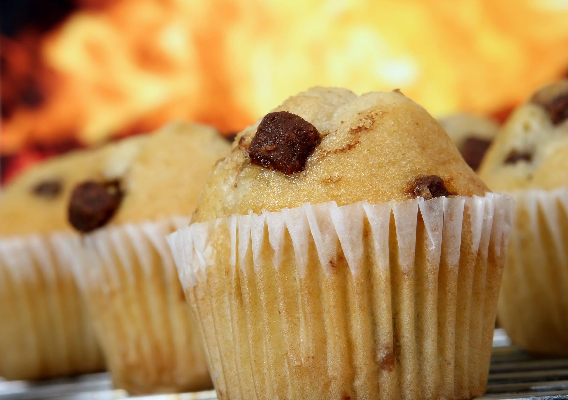 How do you make chocolate chip muffins?