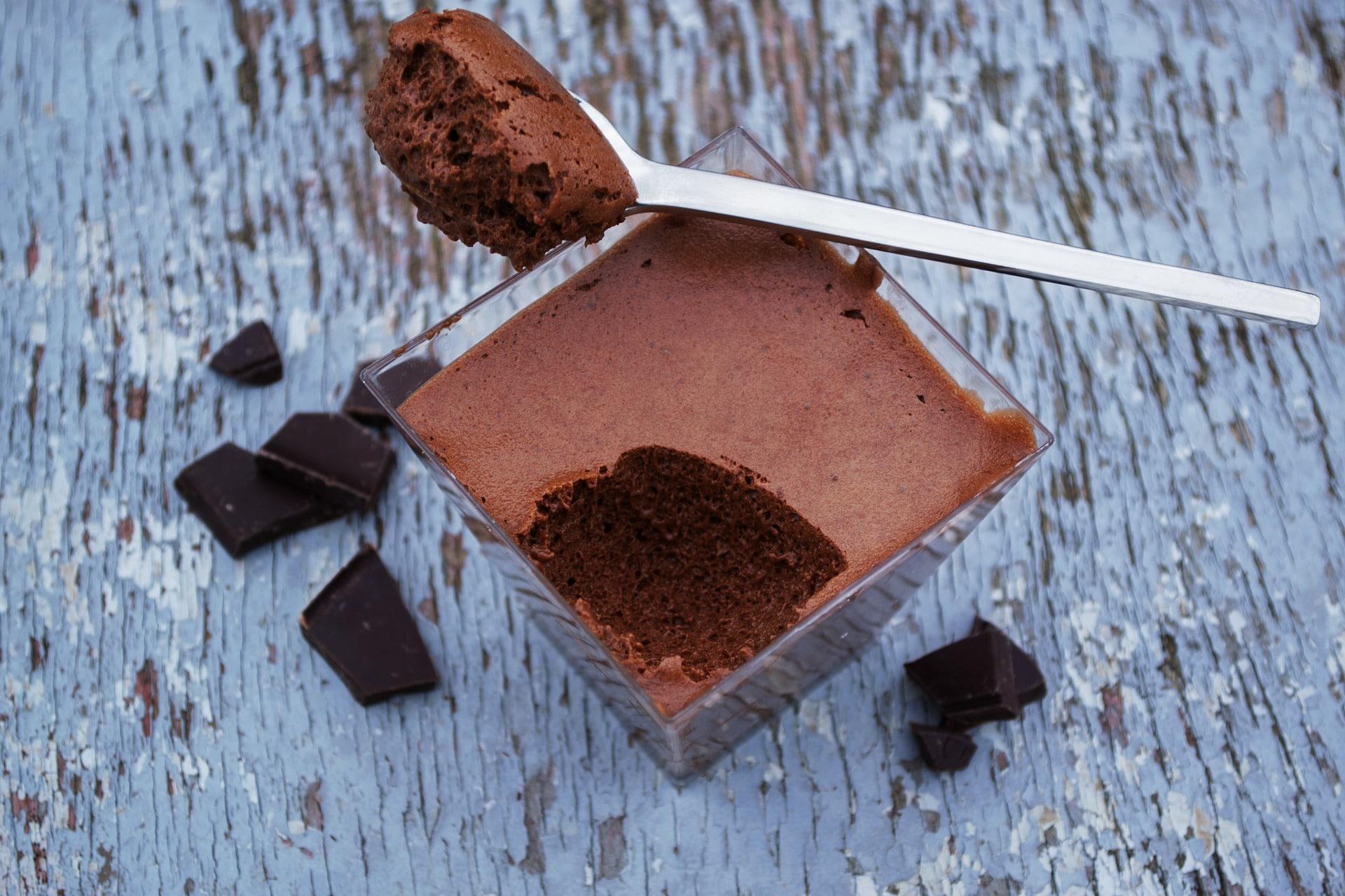 How do you make a chocolate mousse?