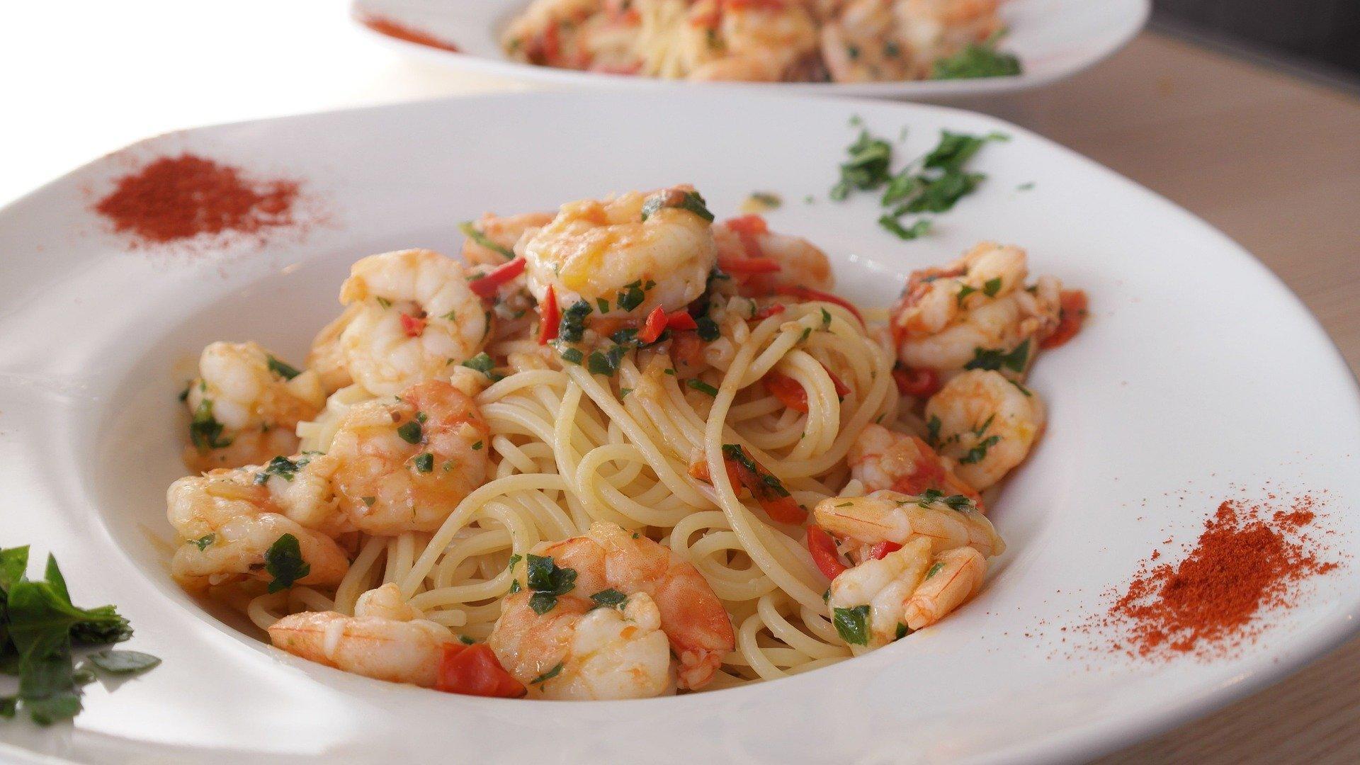 How do you make shrimp noodles?