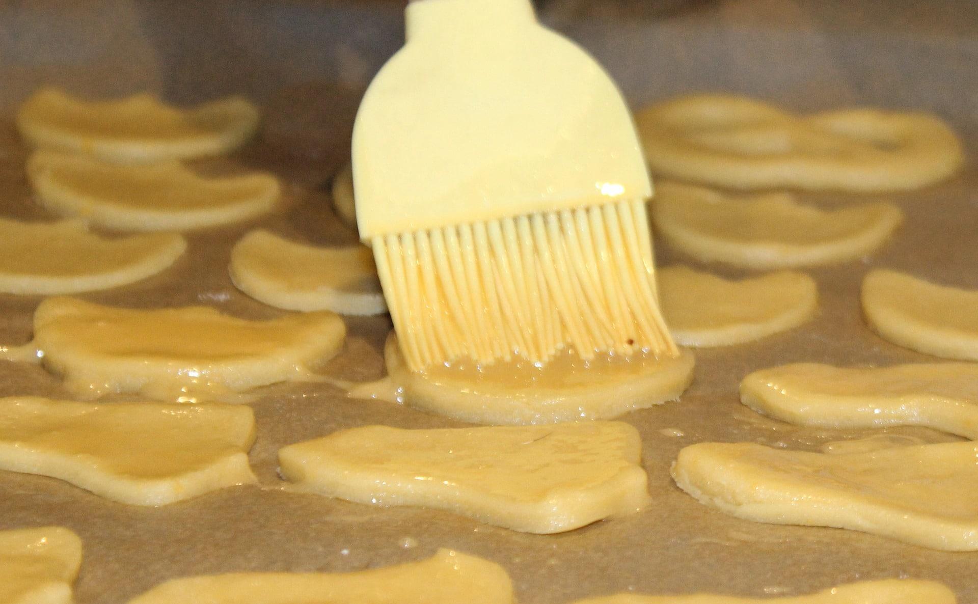 How do you glaze pastries?