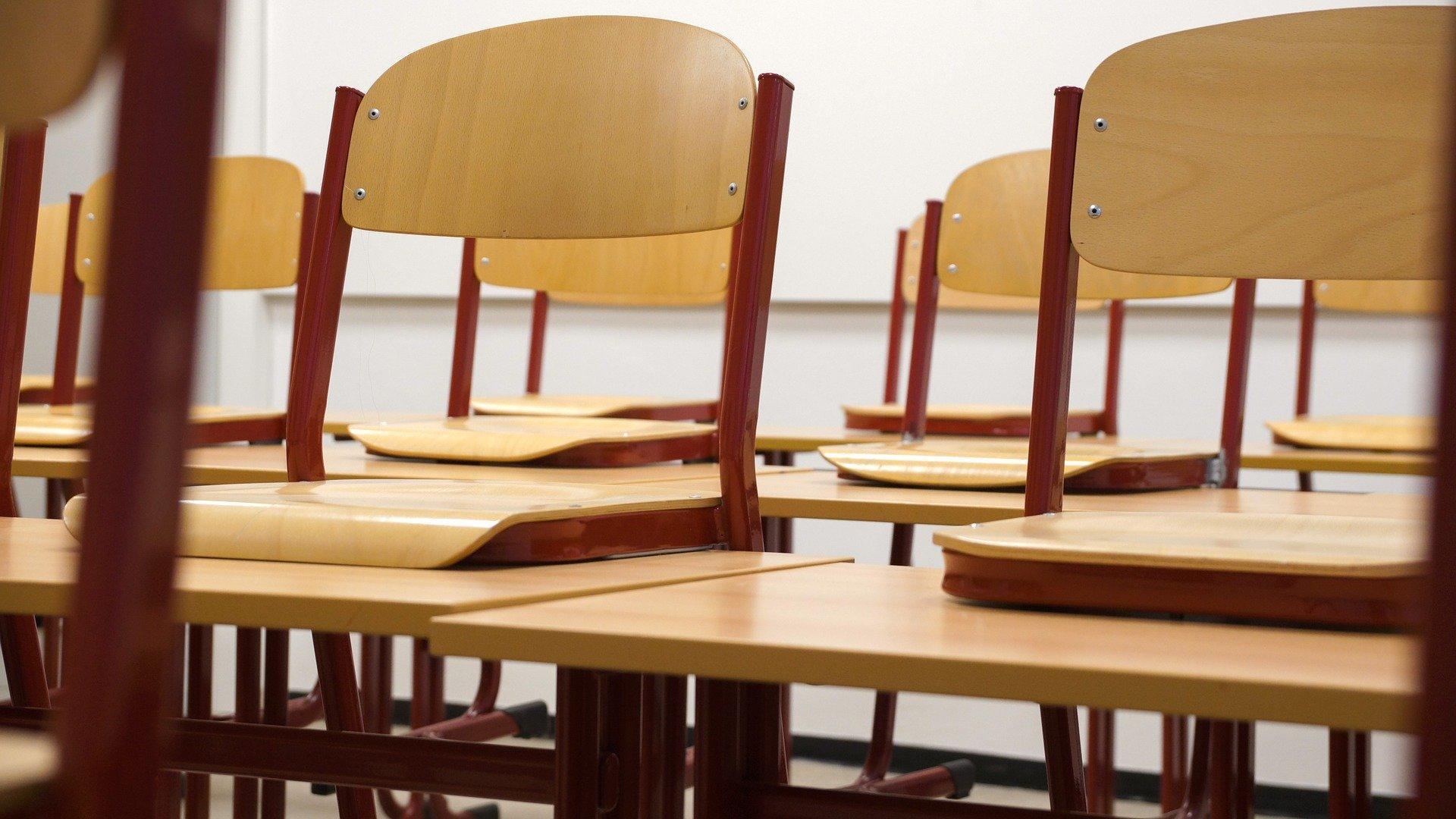 How can you manage students in class?