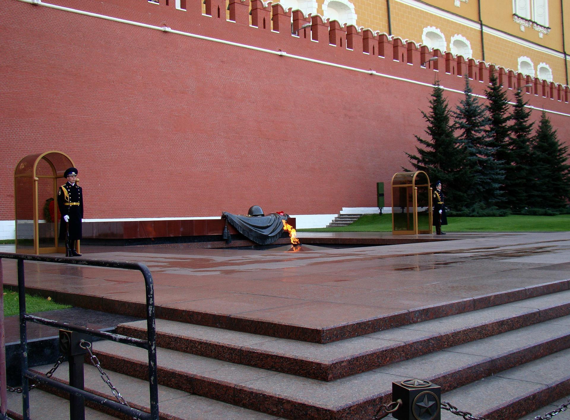 Where is the Tomb of the Unknown Soldier in Moscow?