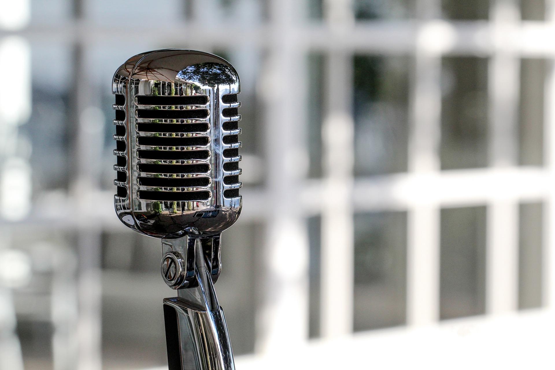 How much do singing classes at music schools cost?