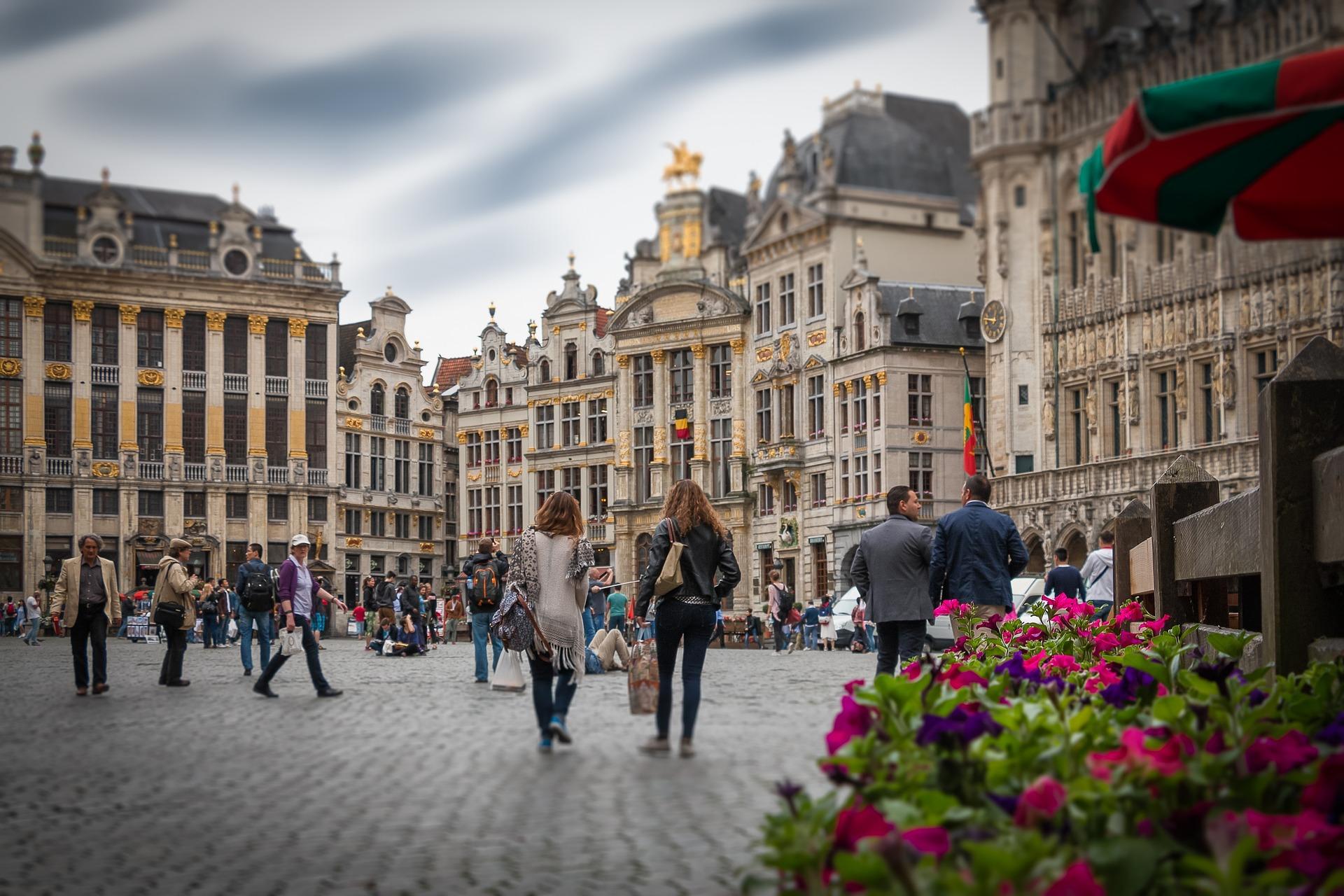 Which is the most romantic French song?