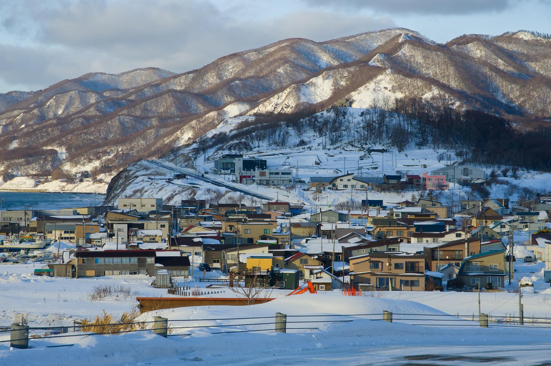 What can you see and do in Hokkaido?